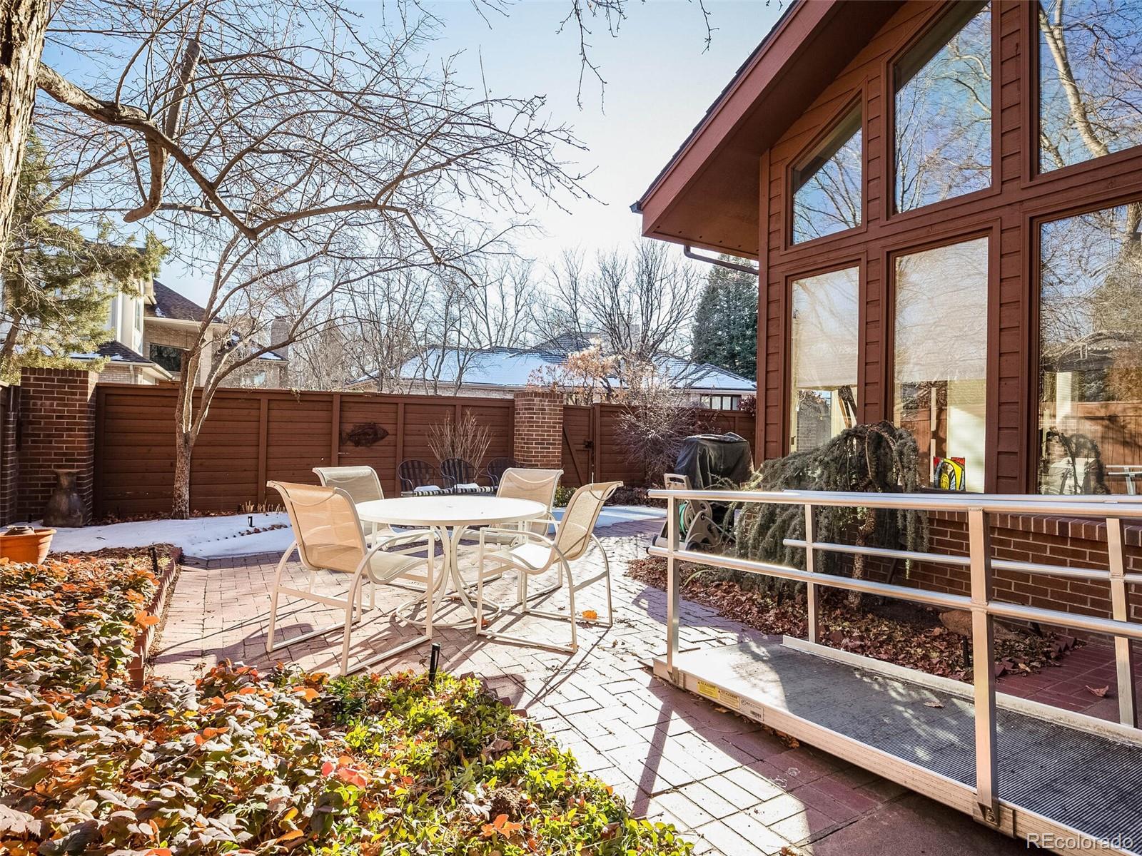 400 S Steele Street Unit: 12