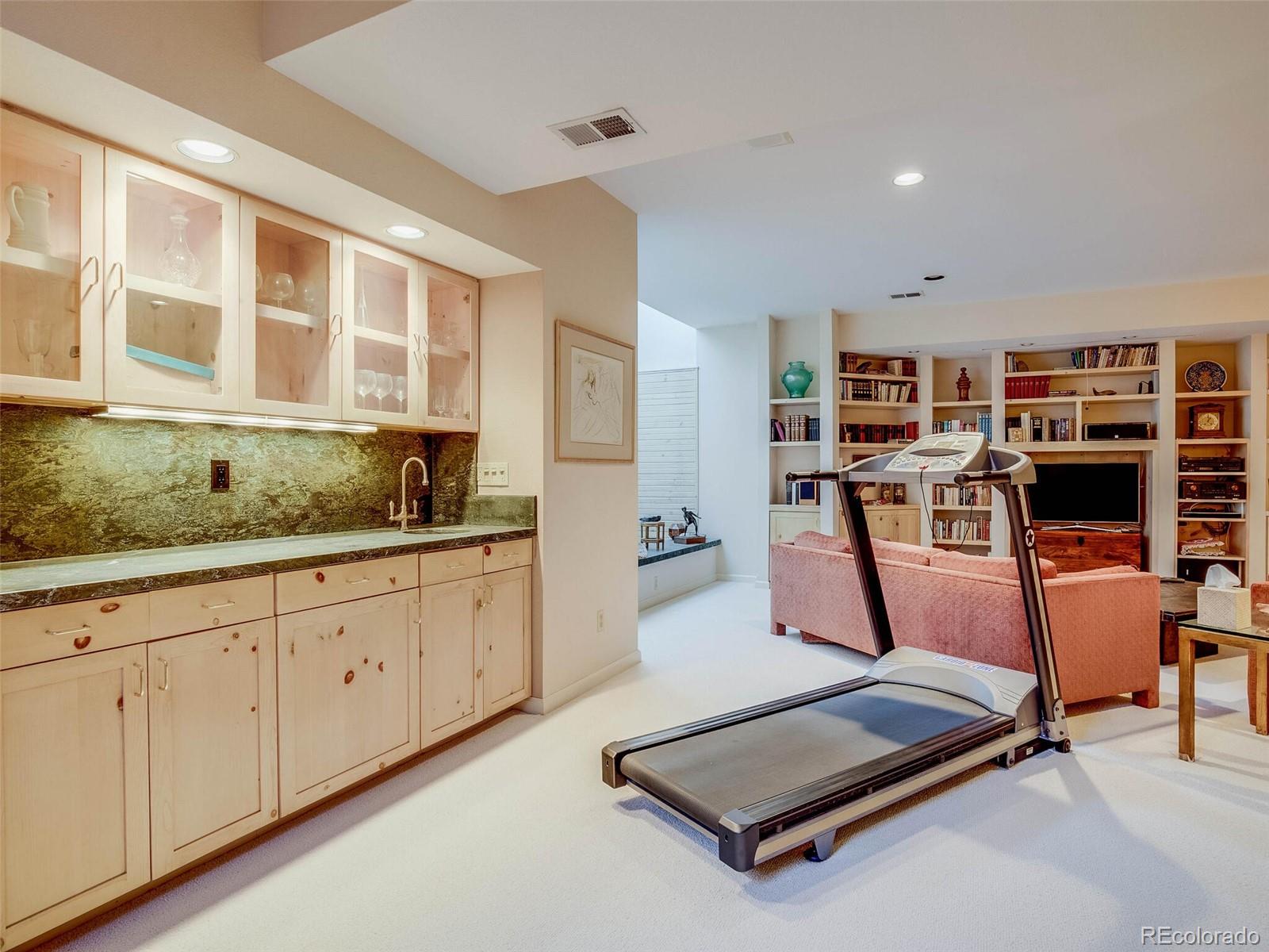 400 S Steele Street Unit: 12