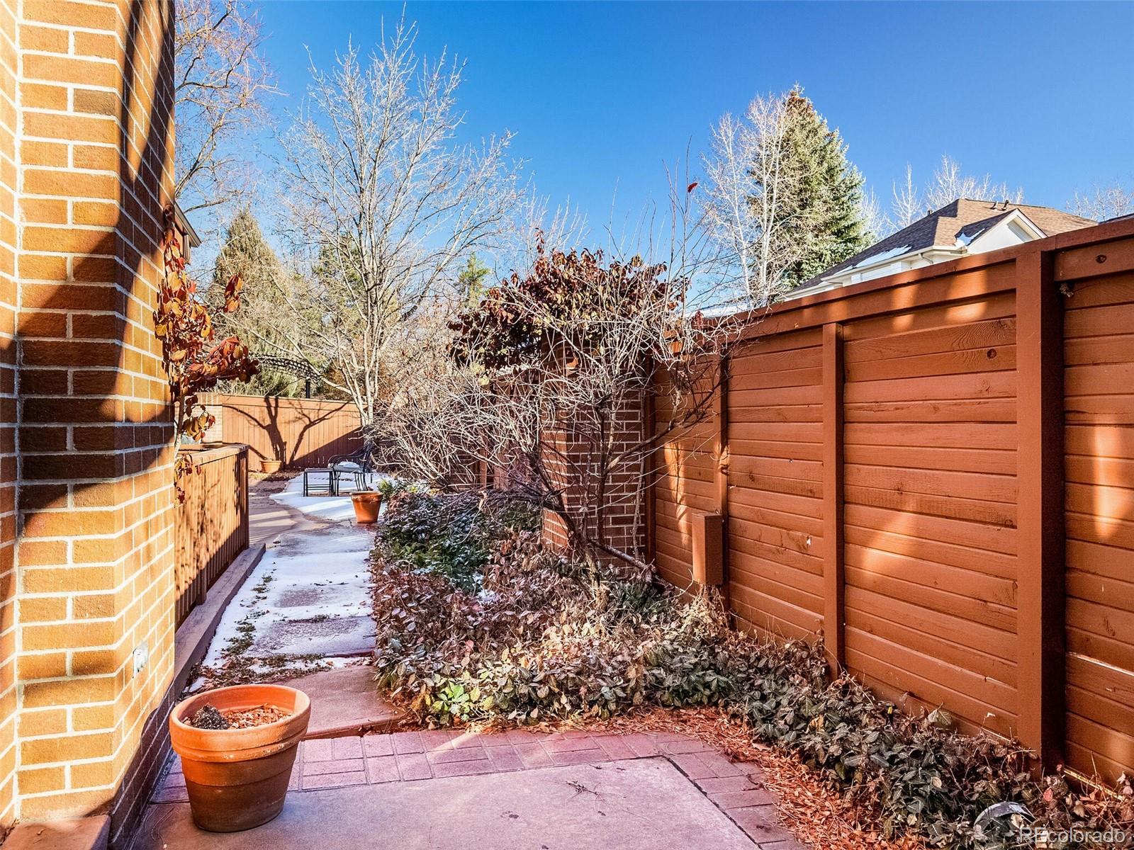 400 S Steele Street Unit: 12