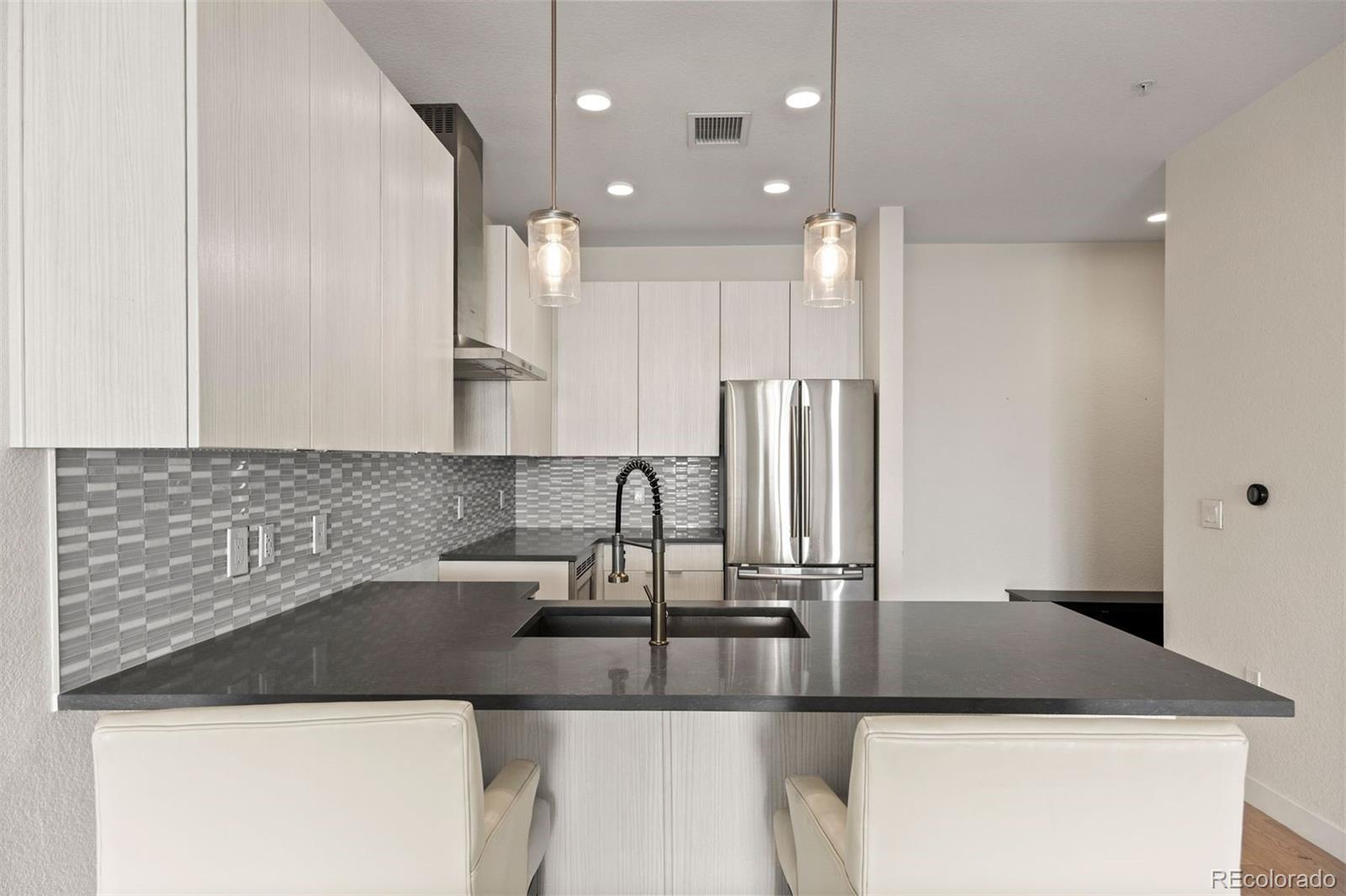 1616 S Broadway Unit: 206