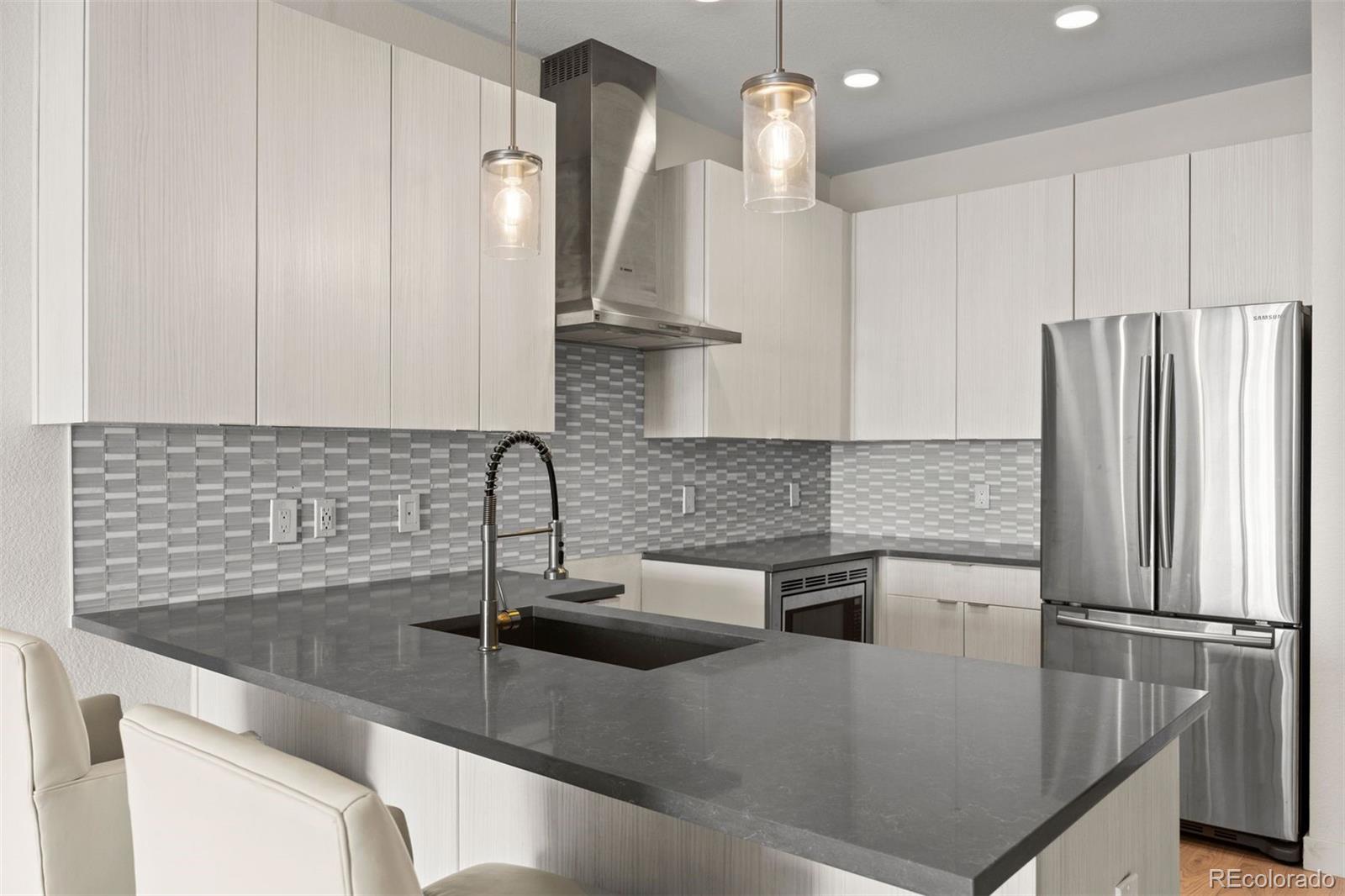1616 S Broadway Unit: 206
