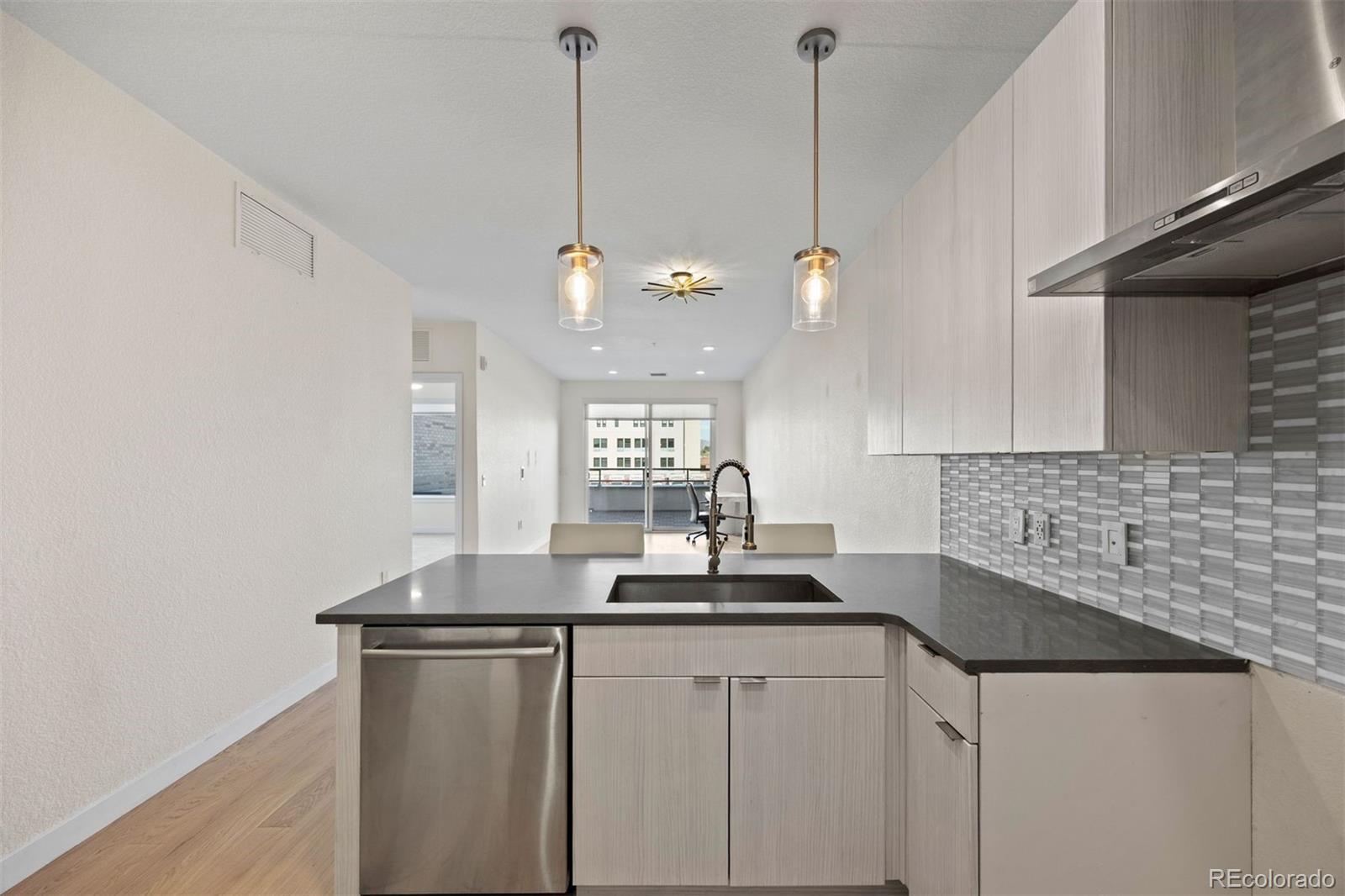 1616 S Broadway Unit: 206