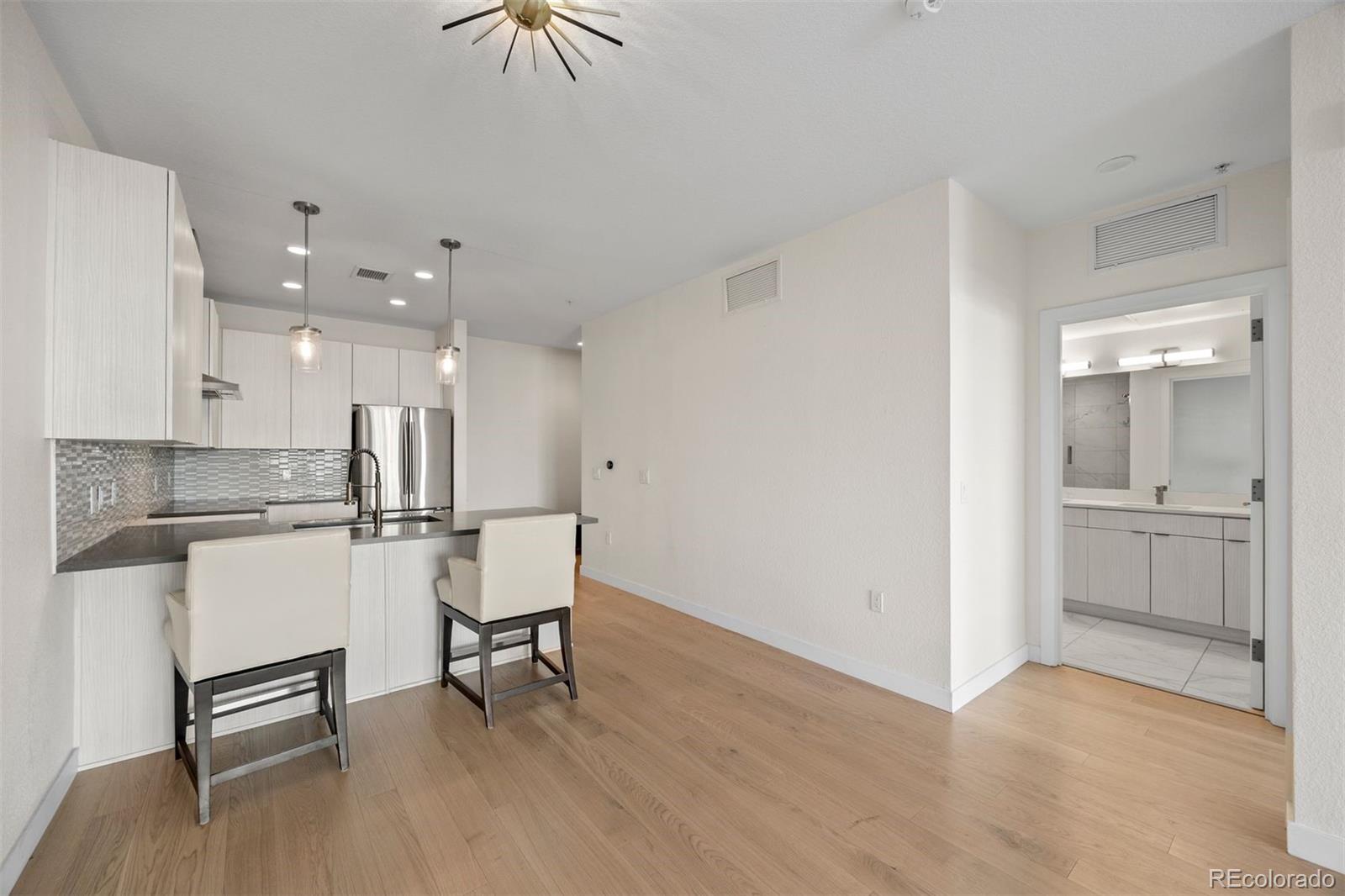 1616 S Broadway Unit: 206