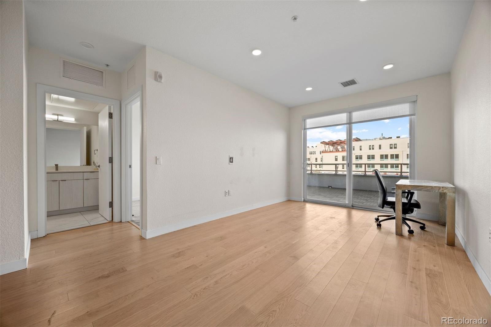1616 S Broadway Unit: 206