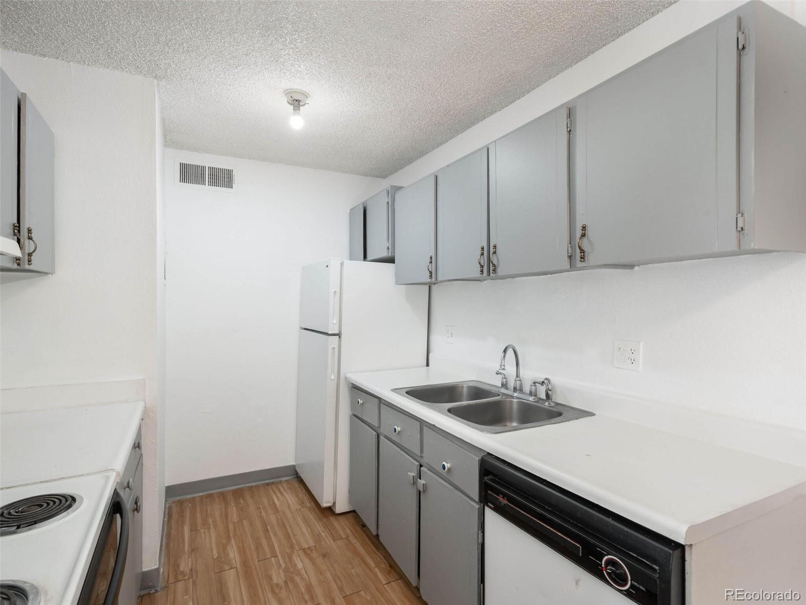 10211 Ura Lane Unit: 9-201