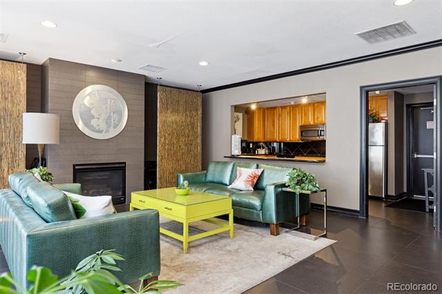 1150 Vine Street Unit: 406