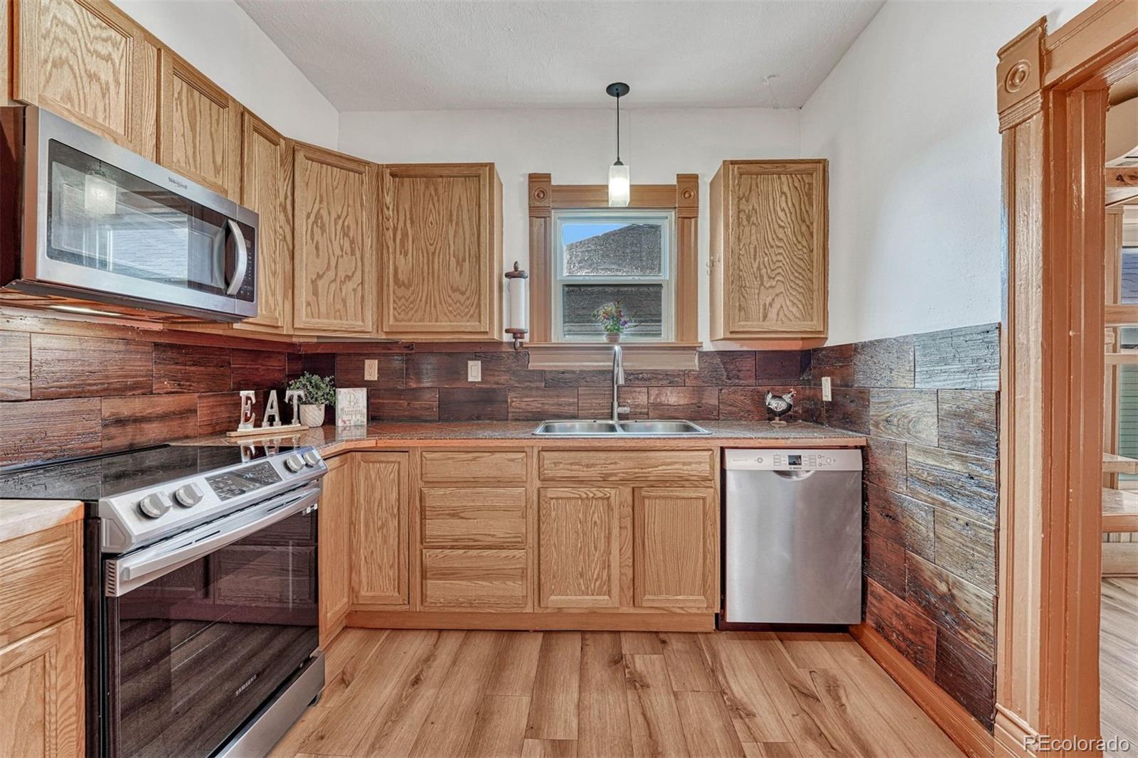 2432 W Platte Avenue