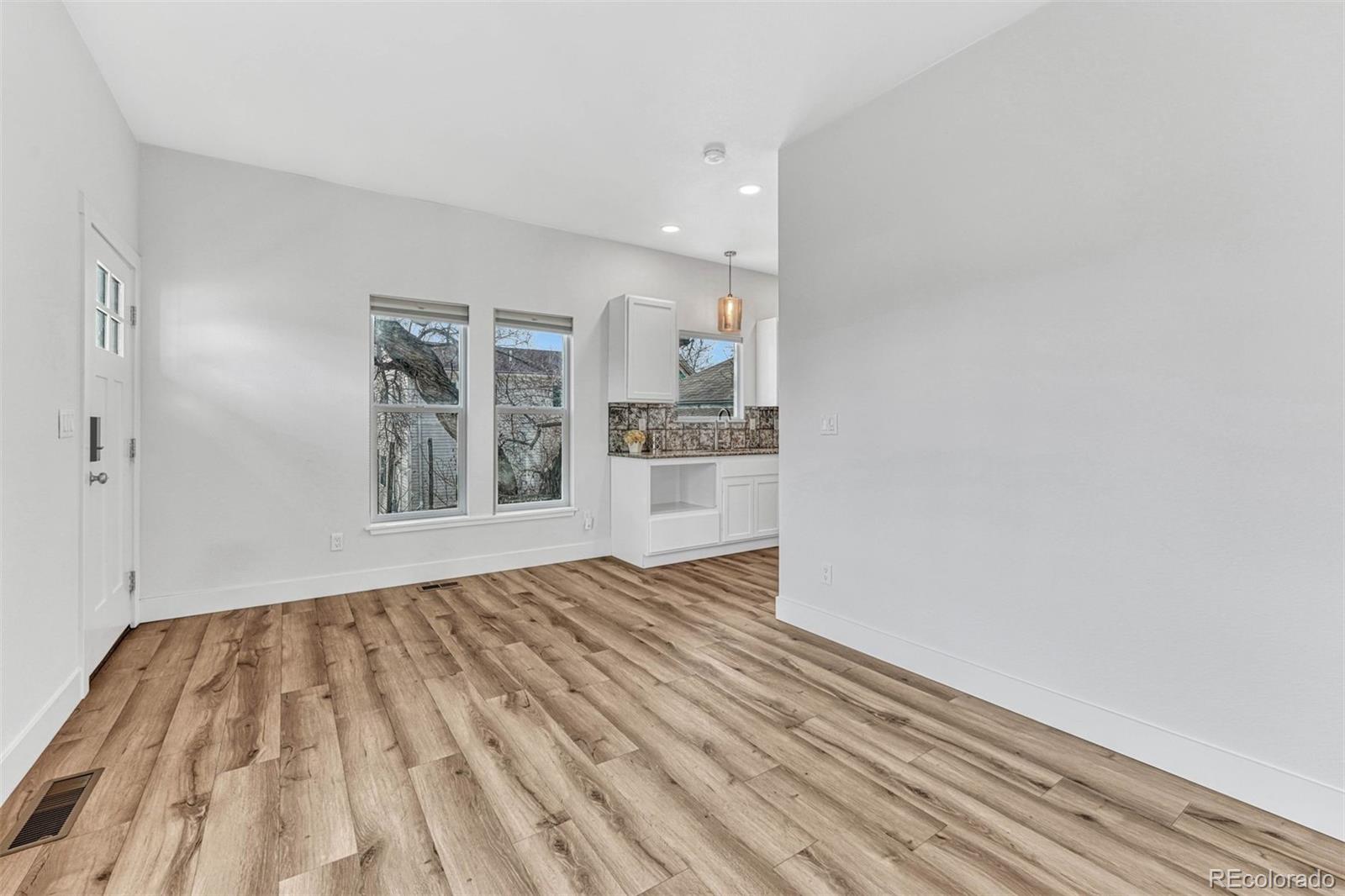 2432 W Platte Avenue