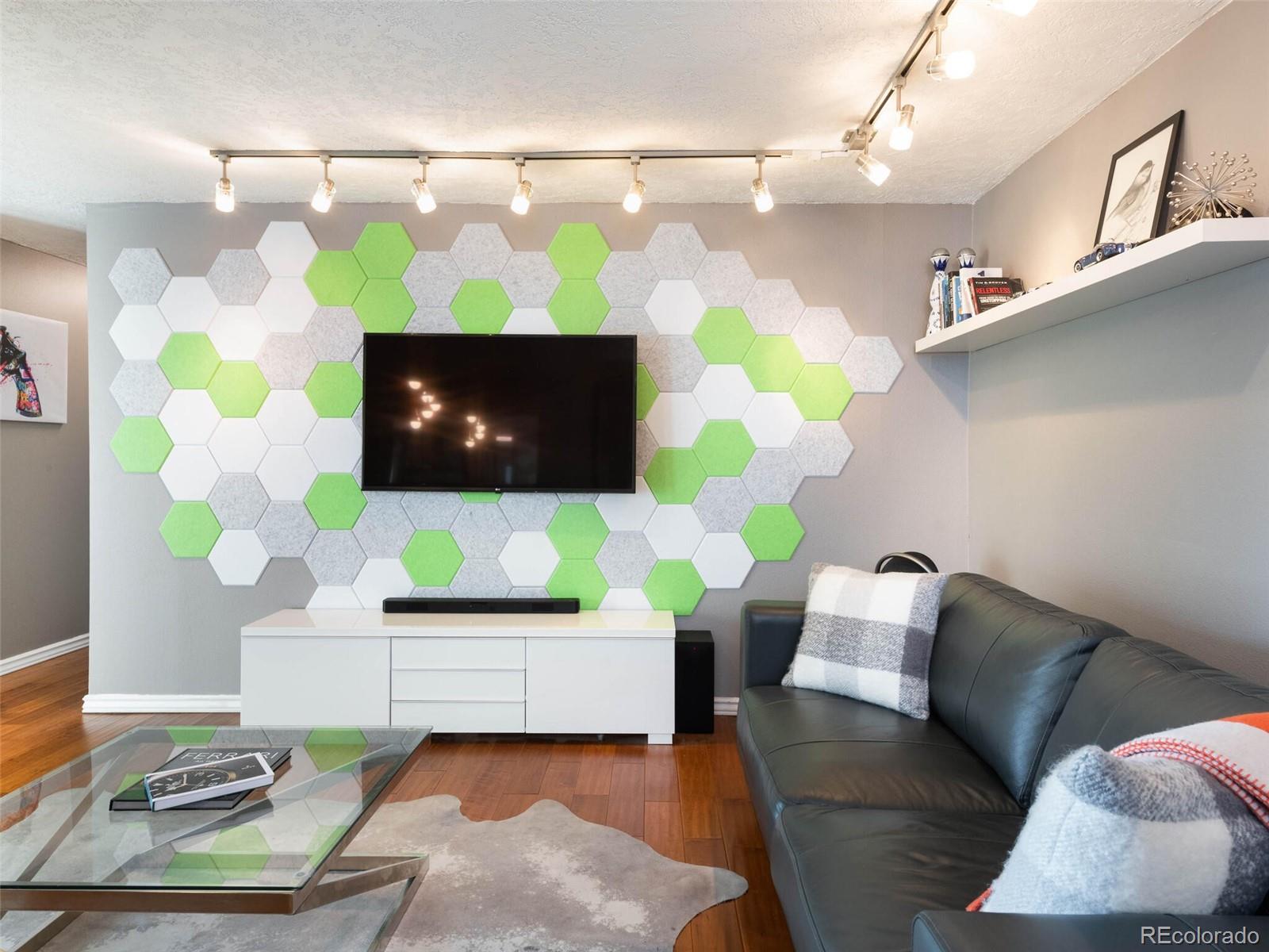 2 Adams Street Unit: 707