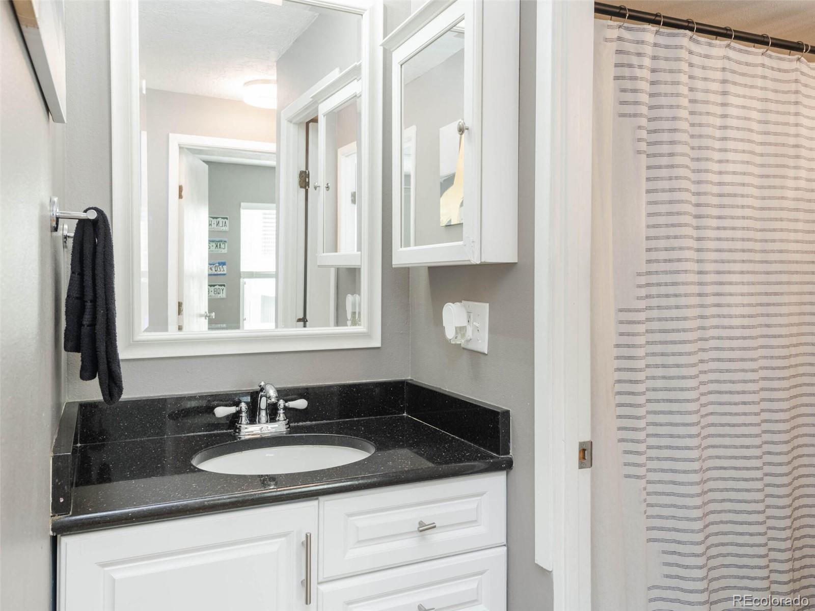2 Adams Street Unit: 707