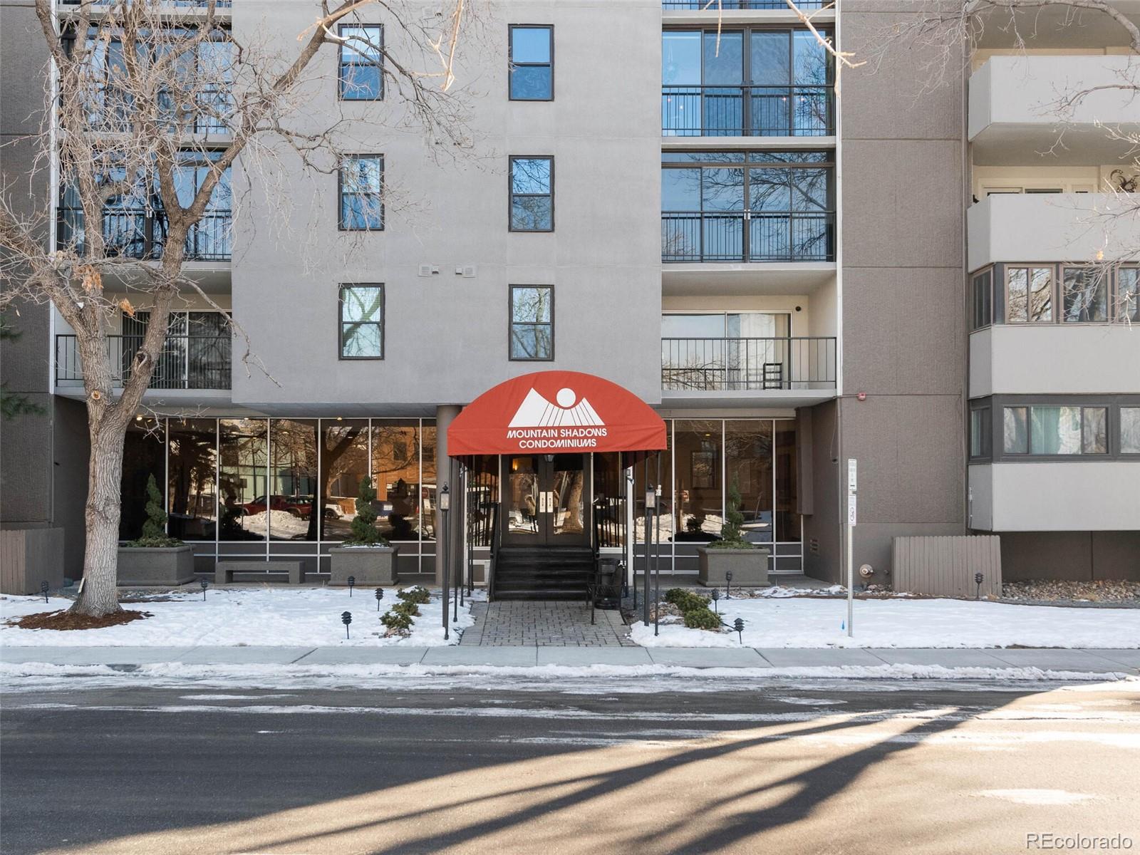2 Adams Street Unit: 707
