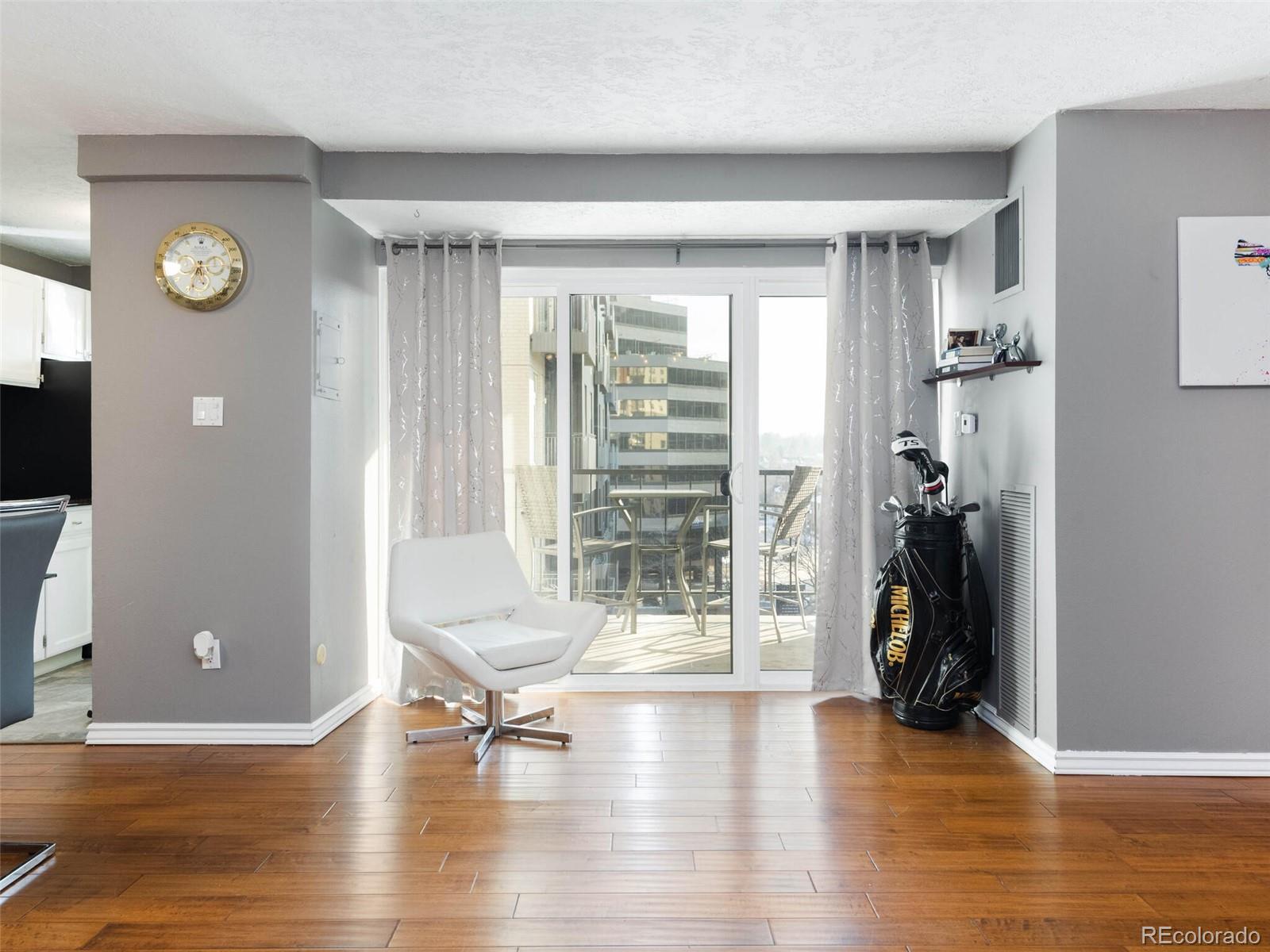 2 Adams Street Unit: 707