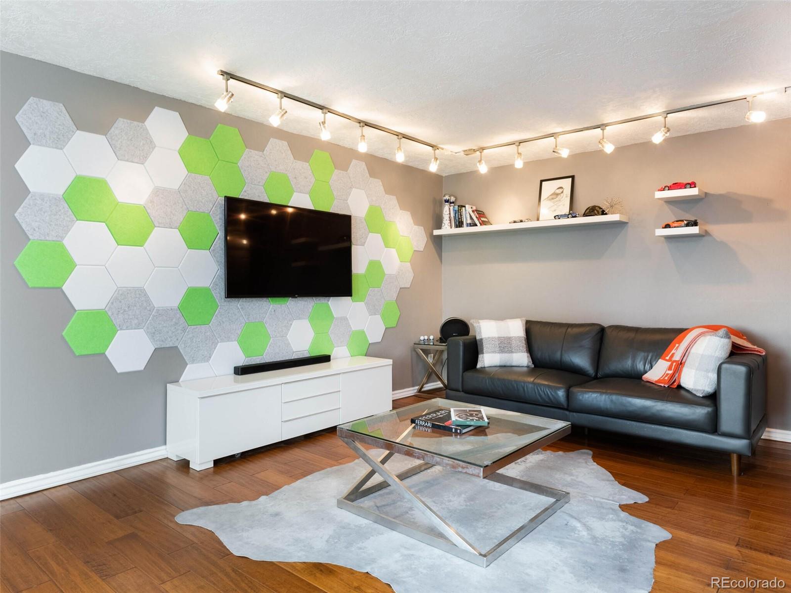 2 Adams Street Unit: 707
