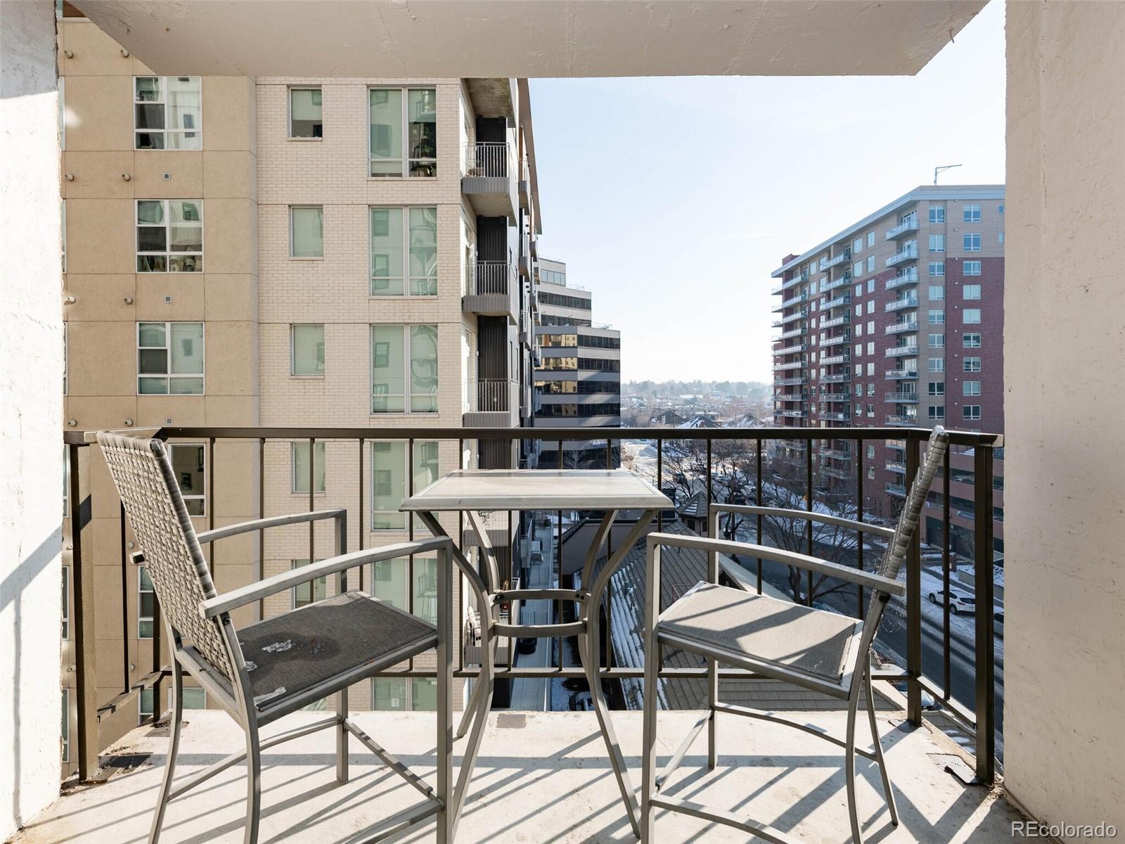 2 Adams Street Unit: 707