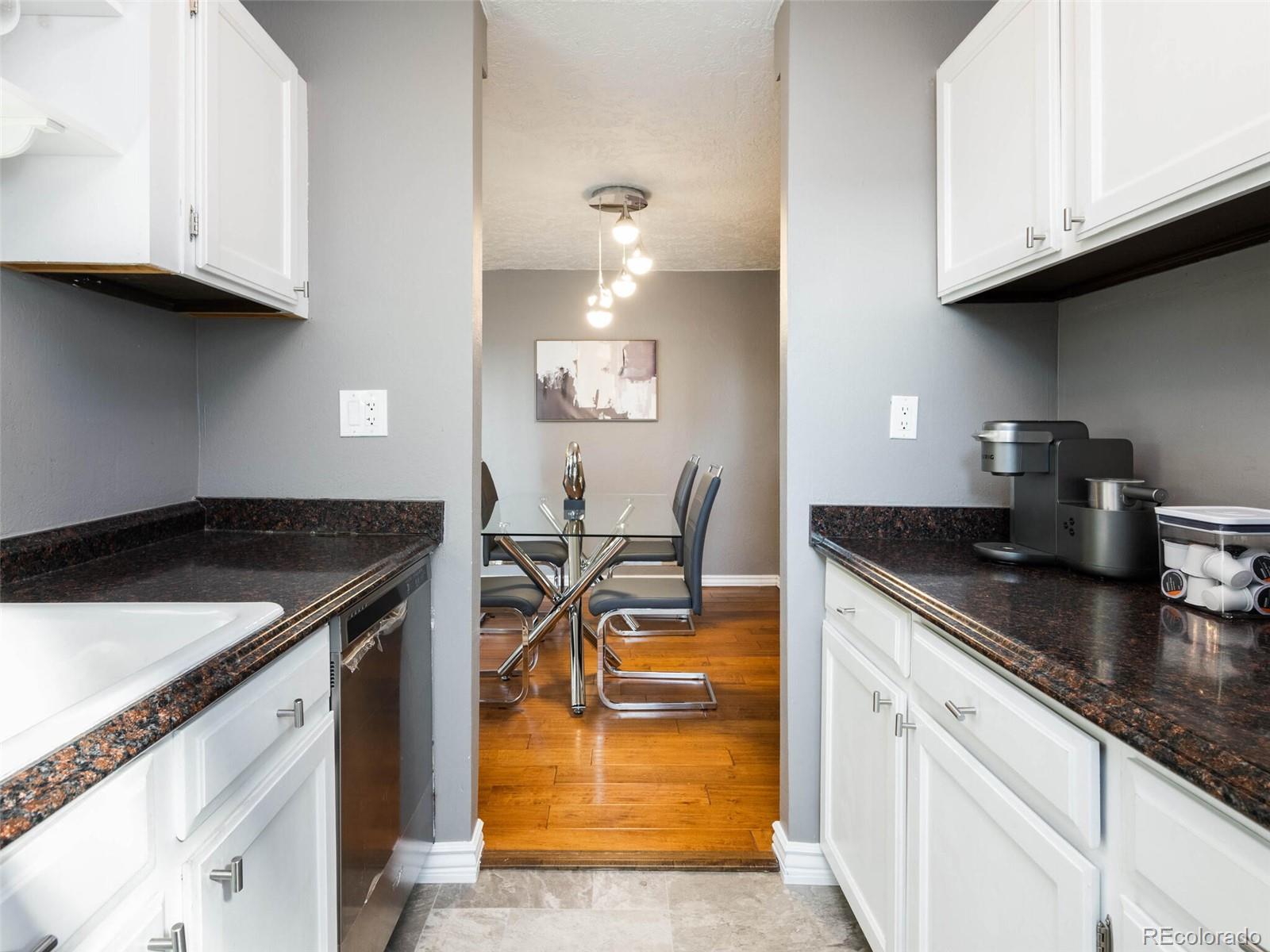 2 Adams Street Unit: 707