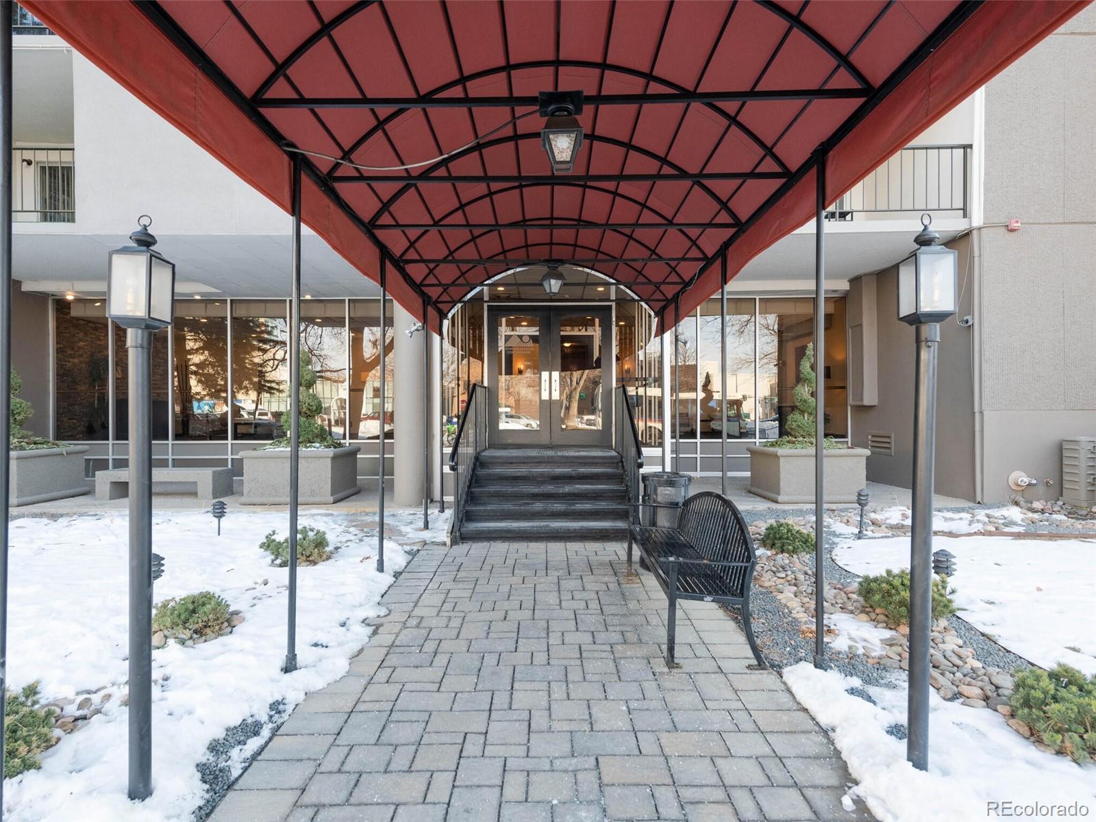 2 Adams Street Unit: 707