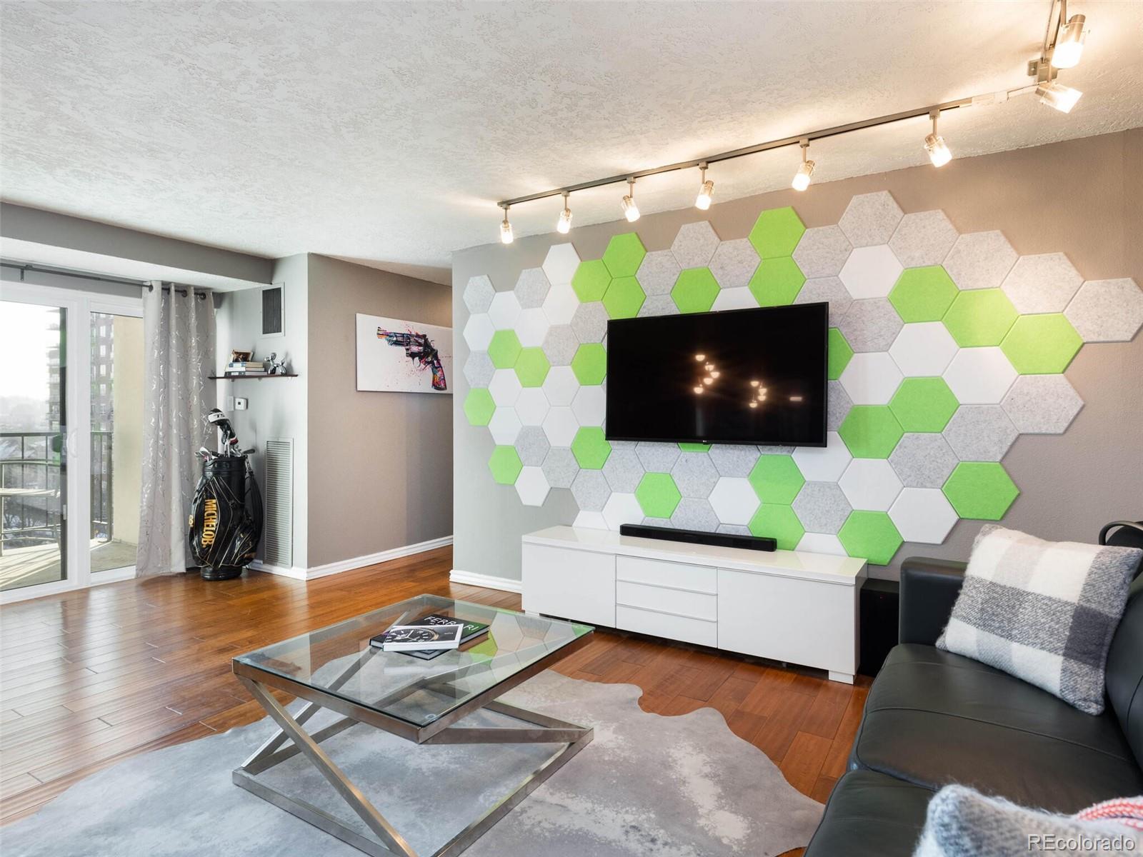 2 Adams Street Unit: 707