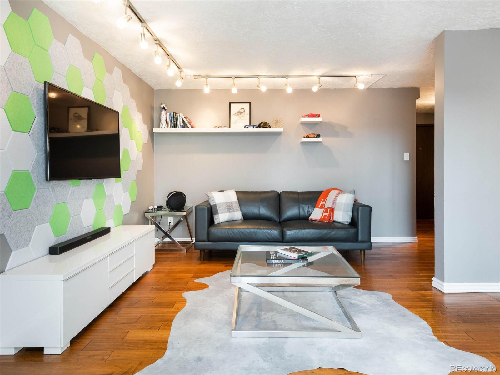2 Adams Street Unit: 707