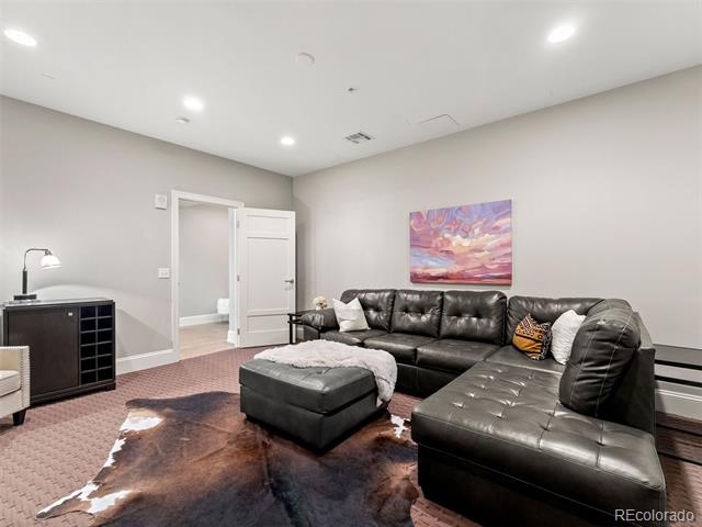 2001 Lincoln Street Unit: 2524L