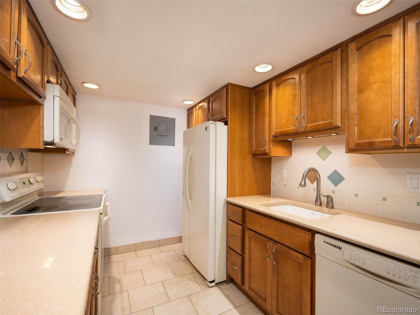 13404 E Jewell Avenue Unit: 204