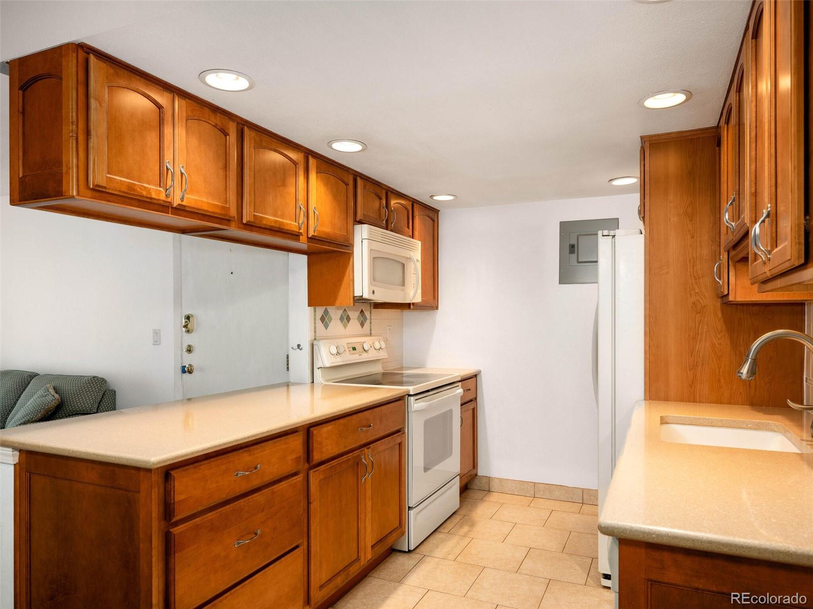 13404 E Jewell Avenue Unit: 204