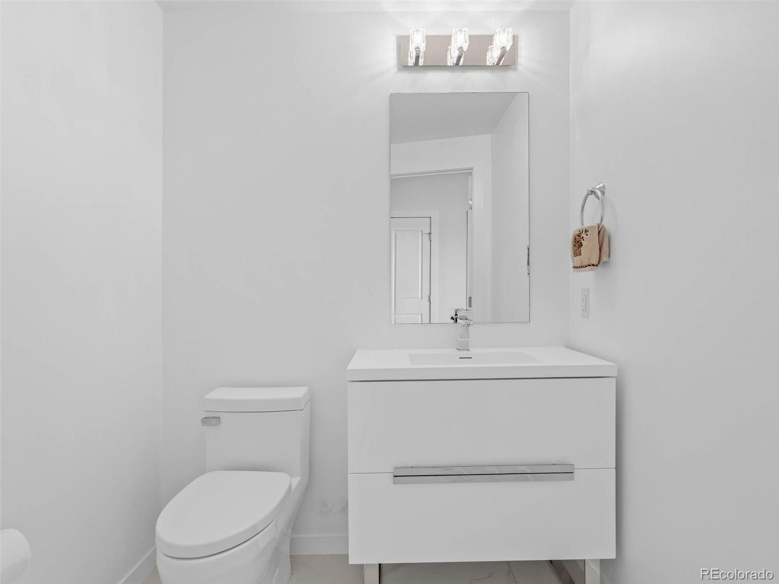 2001 Lincoln Street Unit: 1822