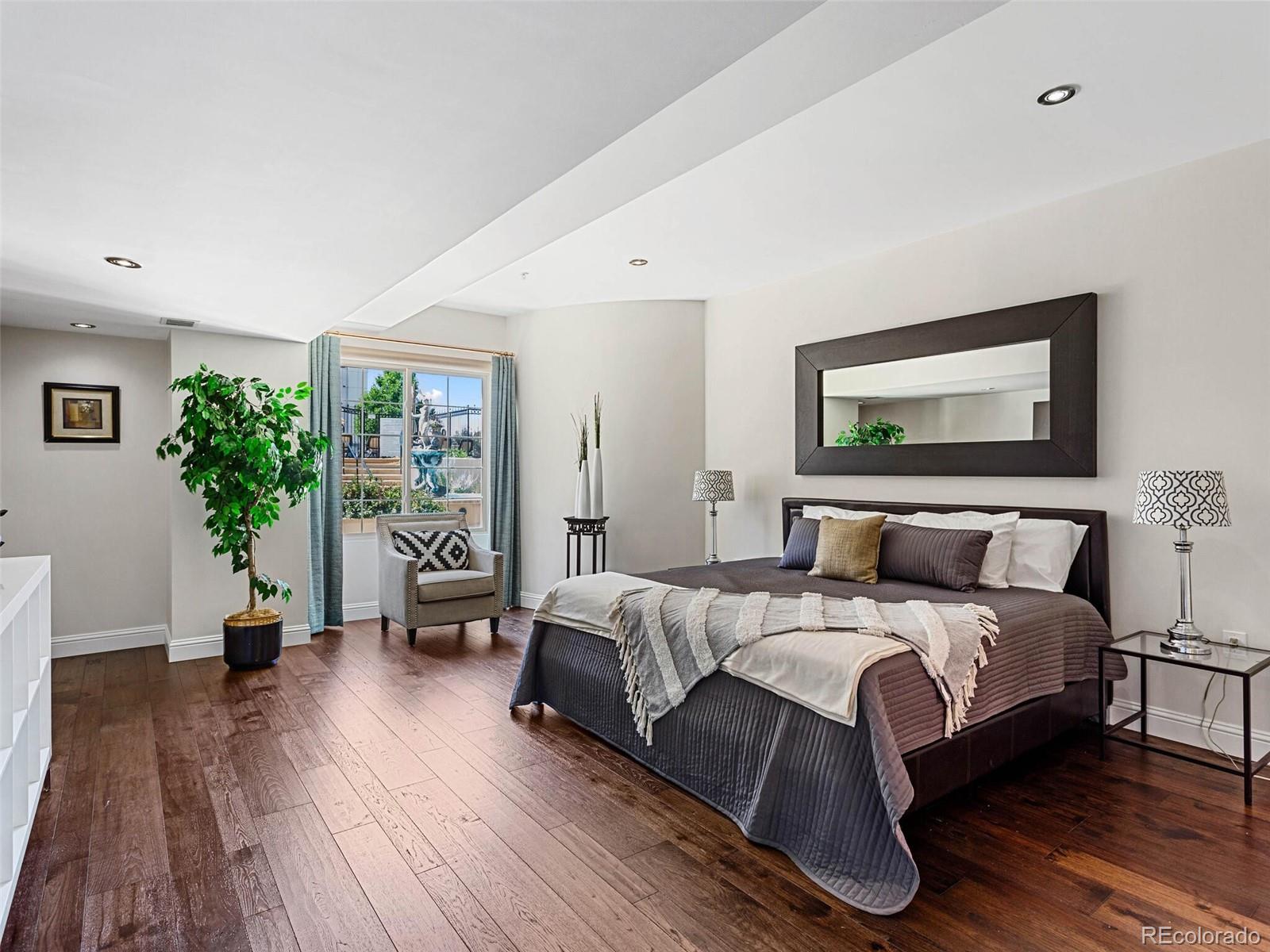 975 N Lincoln Street Unit: 5B-N