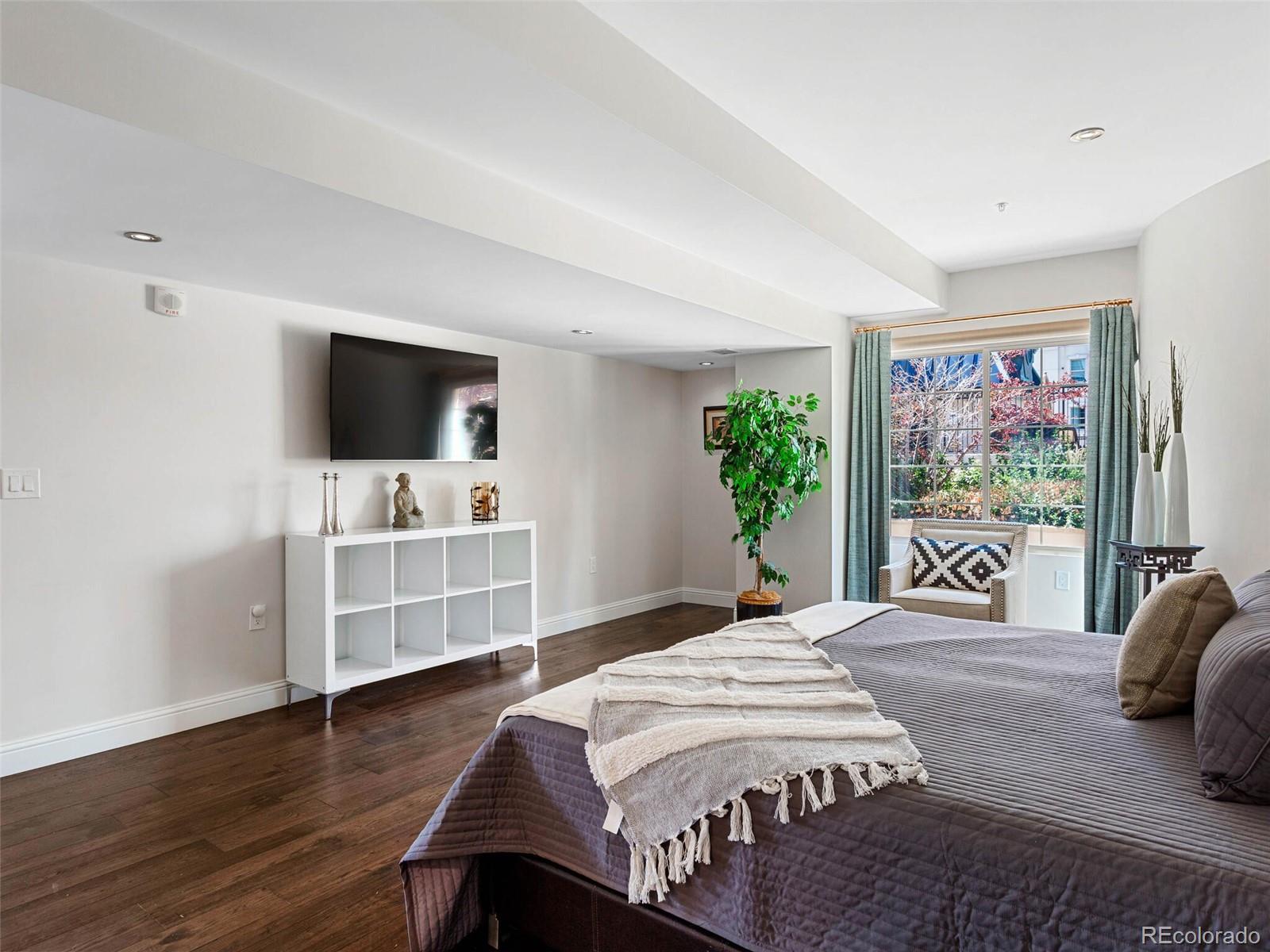 975 N Lincoln Street Unit: 5B-N
