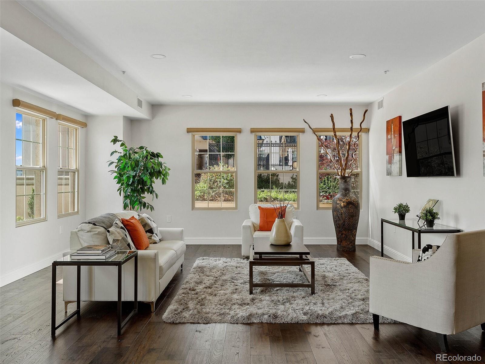 975 N Lincoln Street Unit: 5B-N