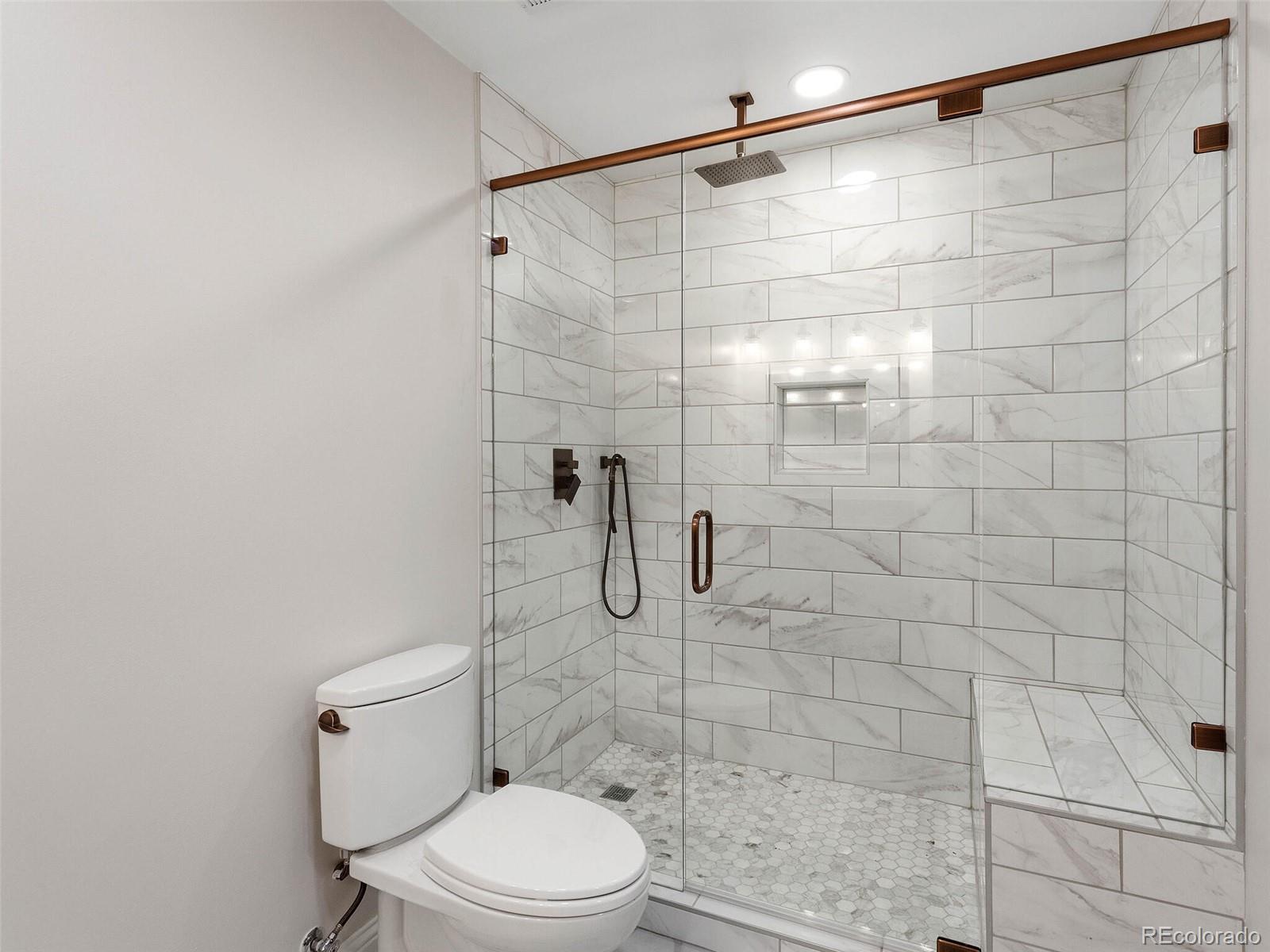 975 N Lincoln Street Unit: 5B-N