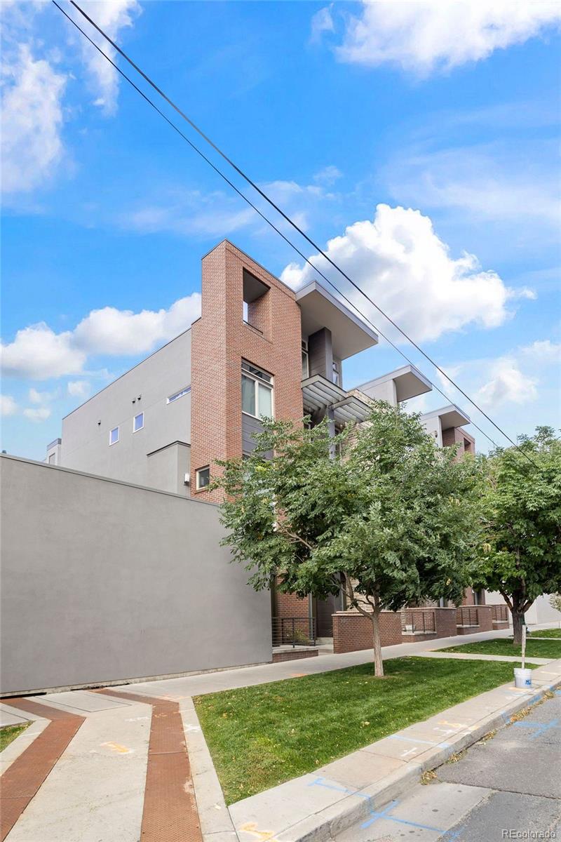 187 W 10th Avenue