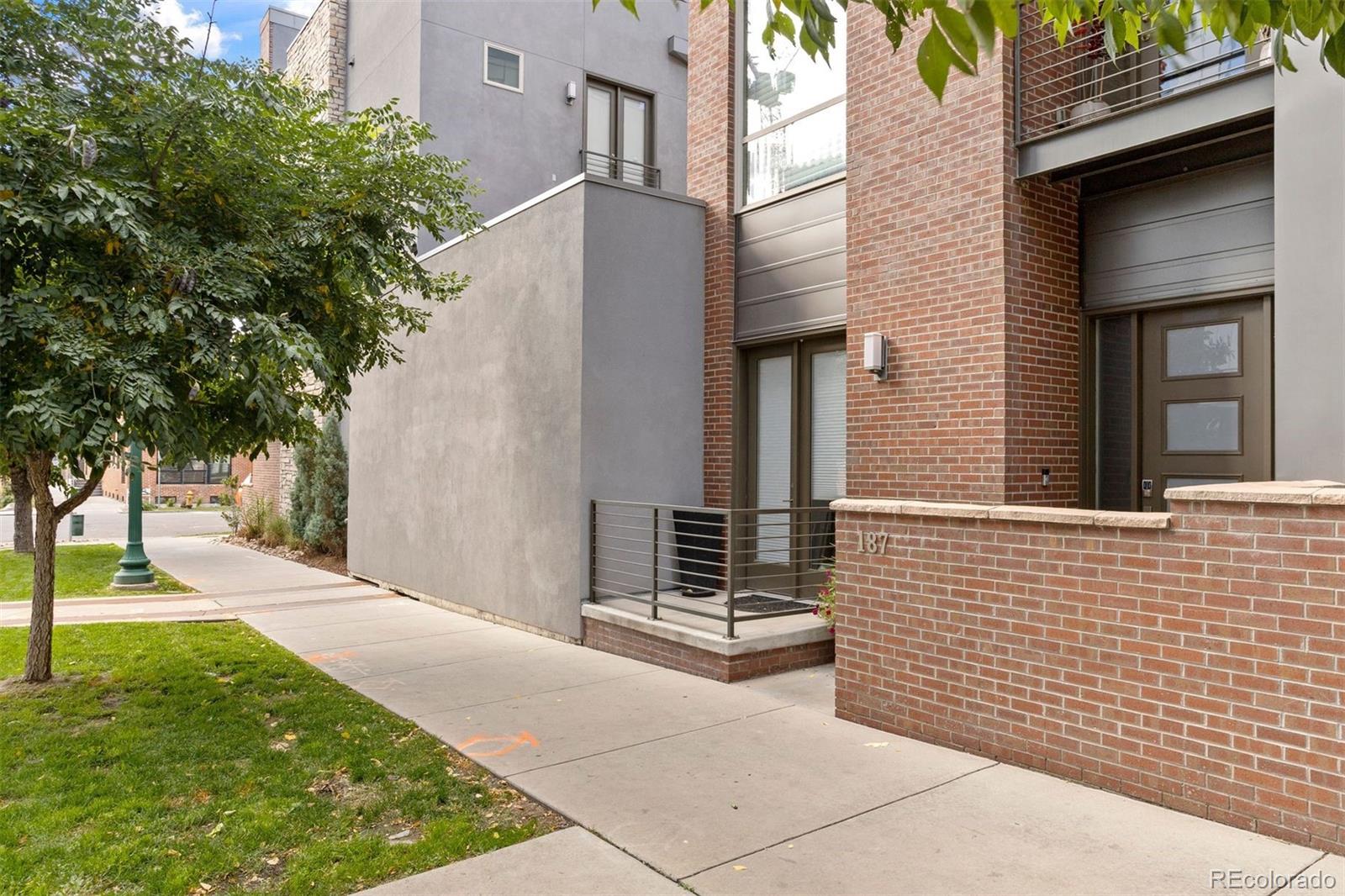 187 W 10th Avenue