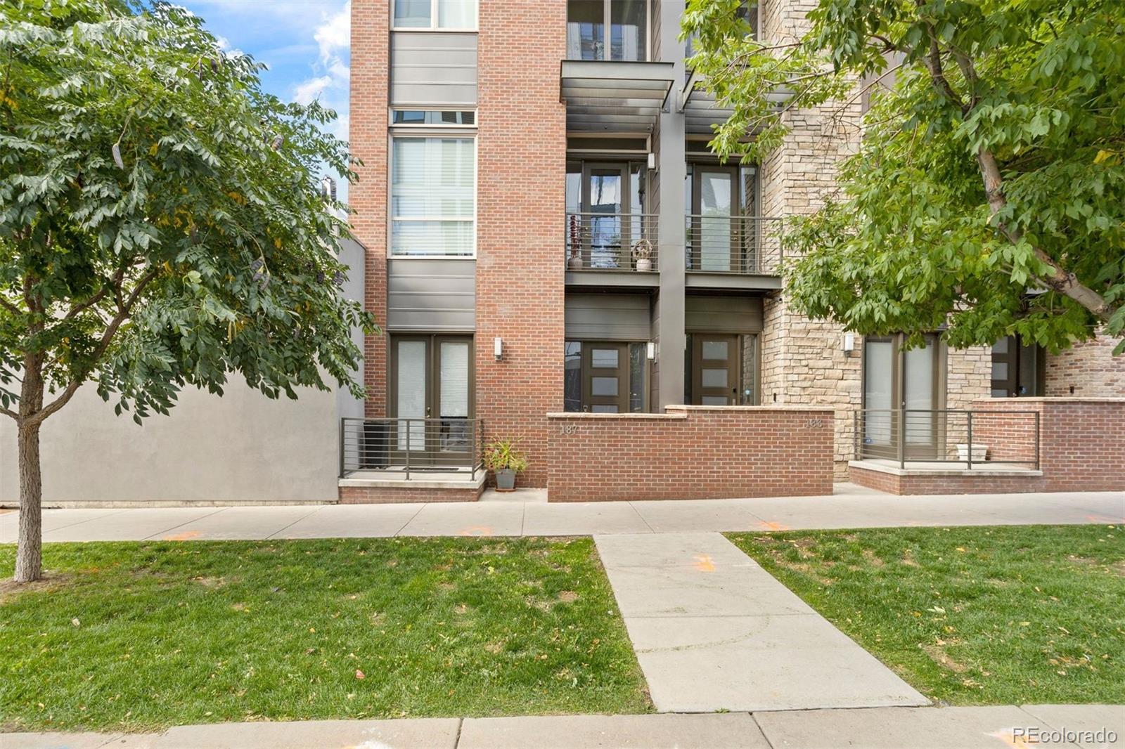 187 W 10th Avenue