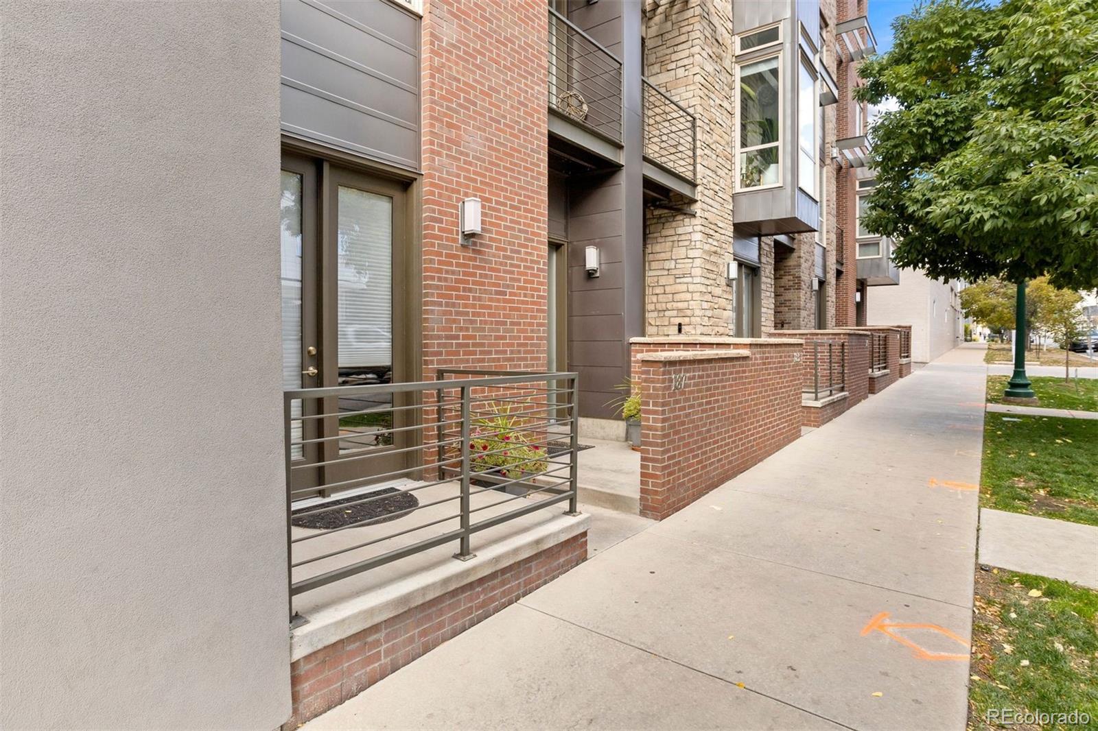 187 W 10th Avenue