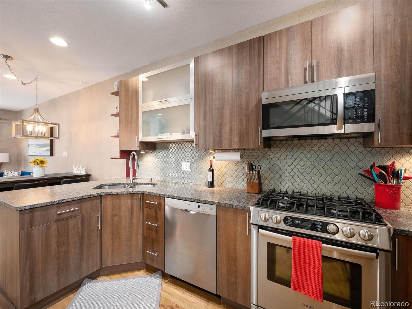 930 S Pearl Street Unit: 106