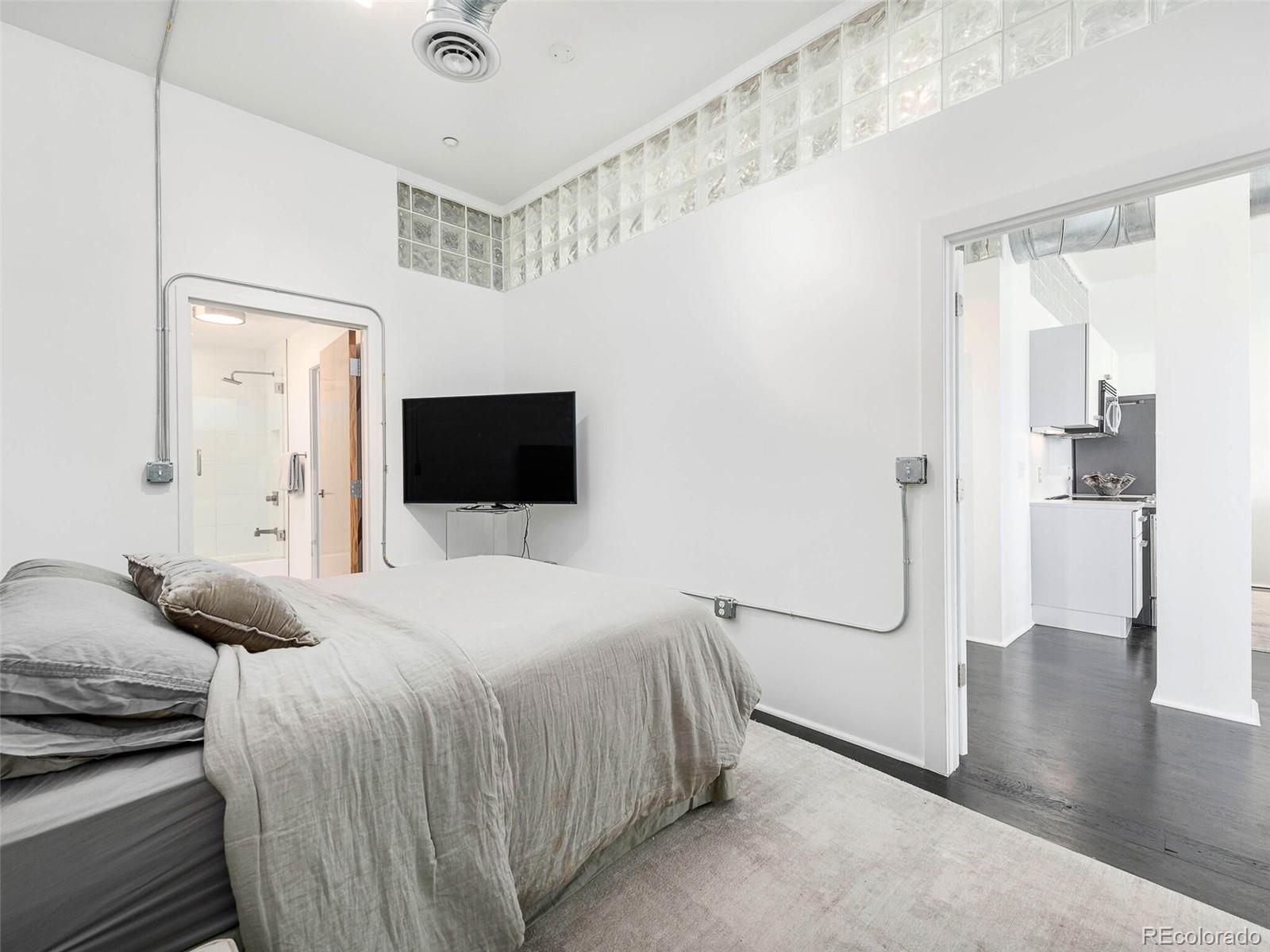 3100 Huron Street Unit: 2P