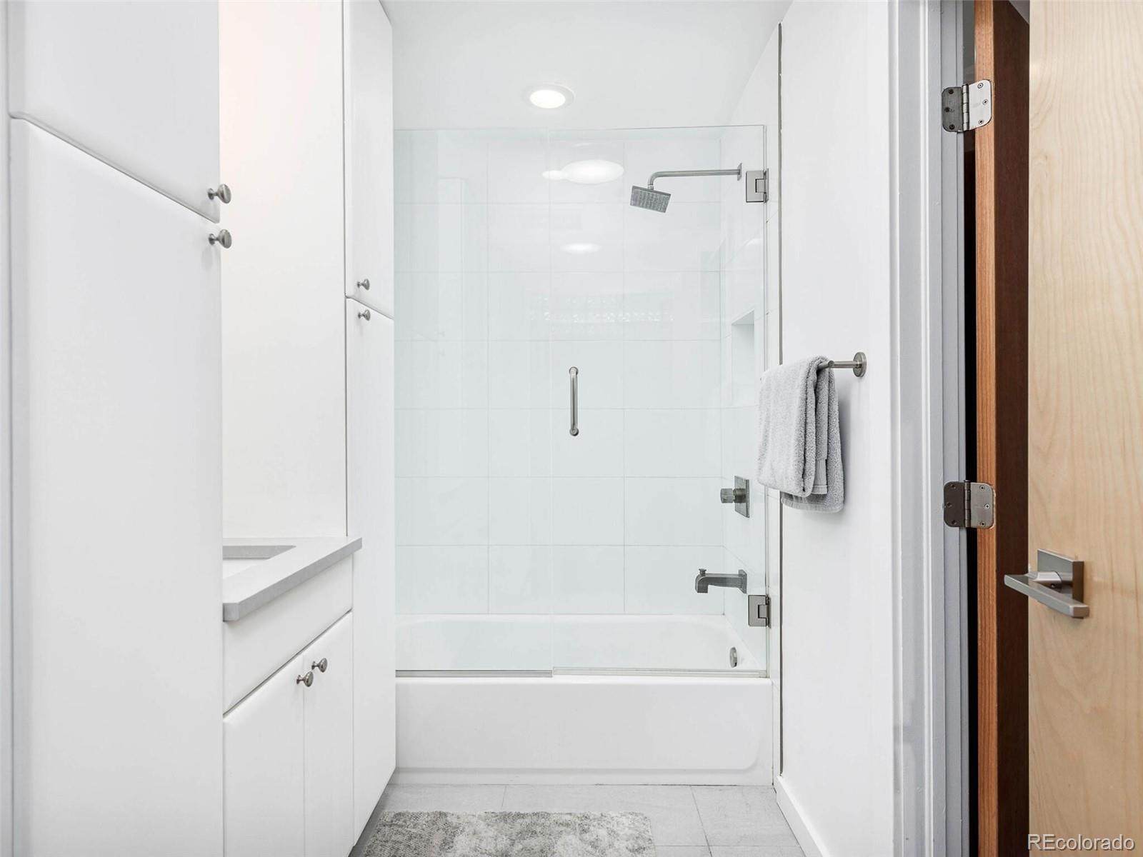 3100 Huron Street Unit: 2P