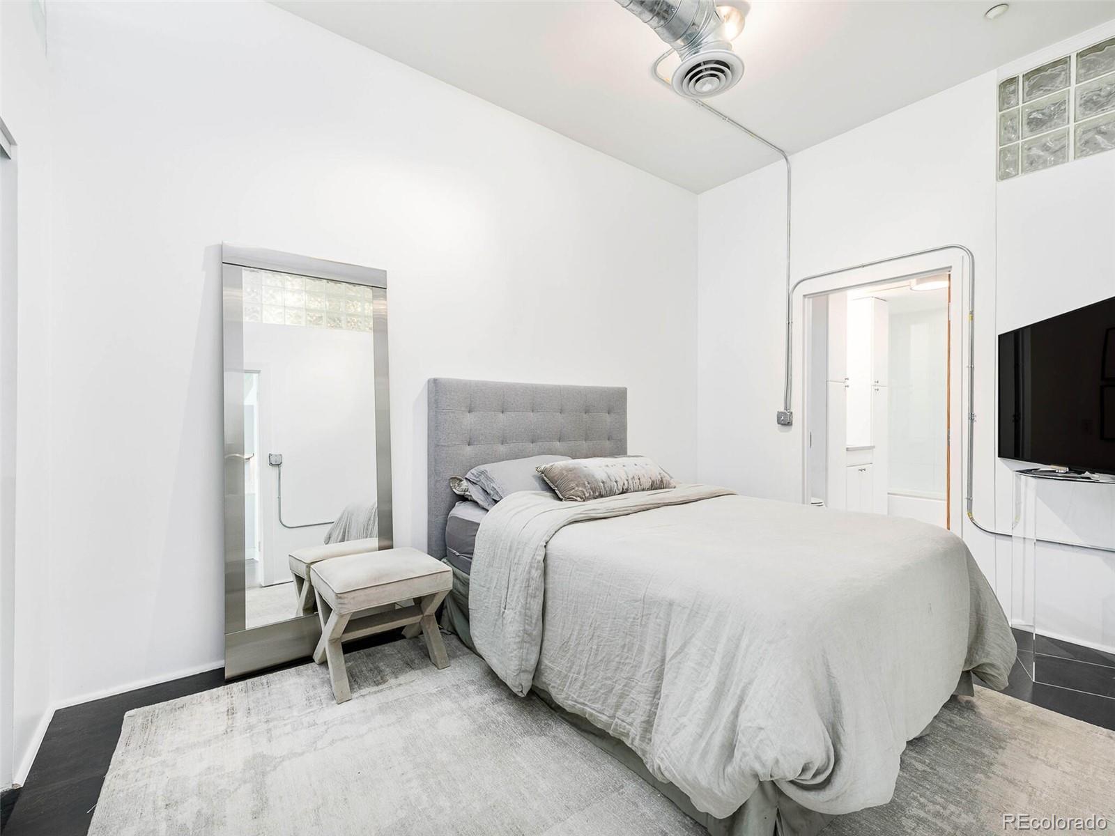 3100 Huron Street Unit: 2P