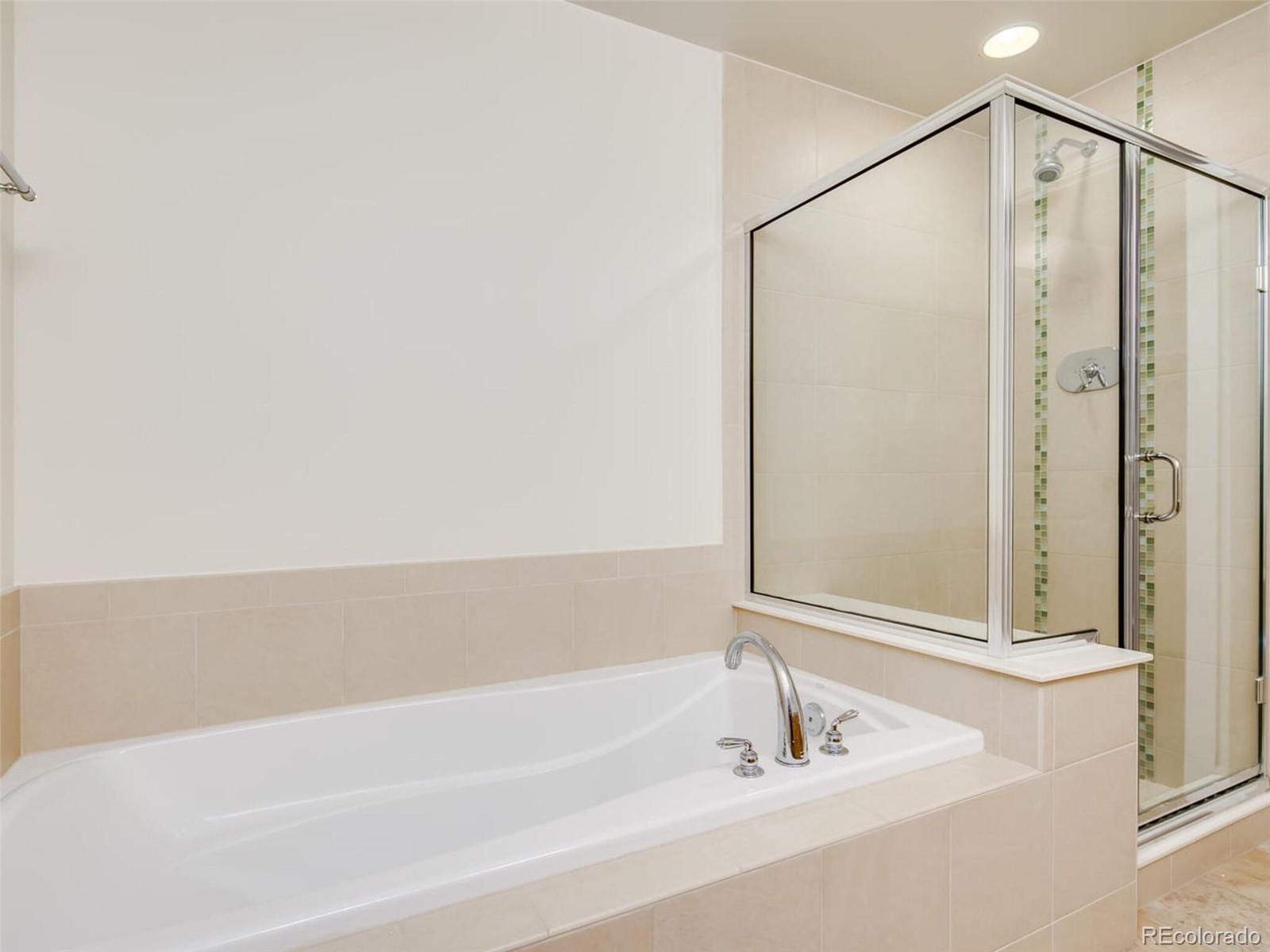 2001 Lincoln Street Unit: 2422