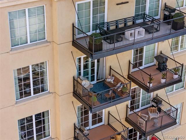 25 N Downing Street Unit: 1-1004