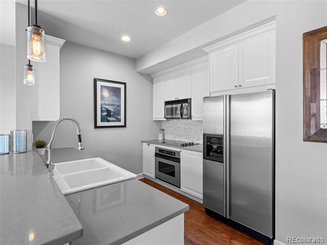 25 N Downing Street Unit: 1-1004
