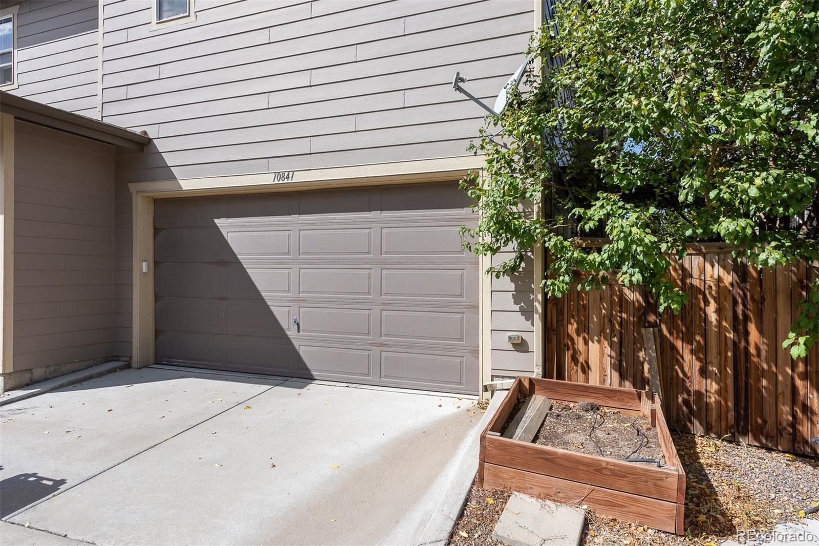 10841 E 28th Place