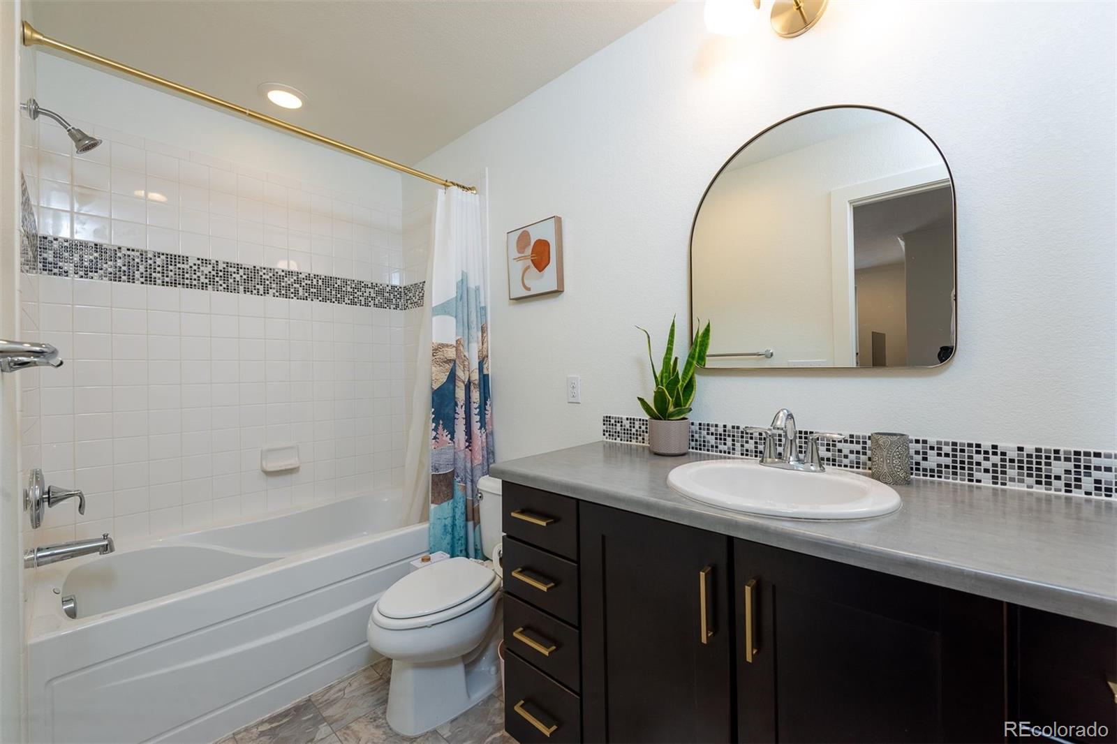 10841 E 28th Place
