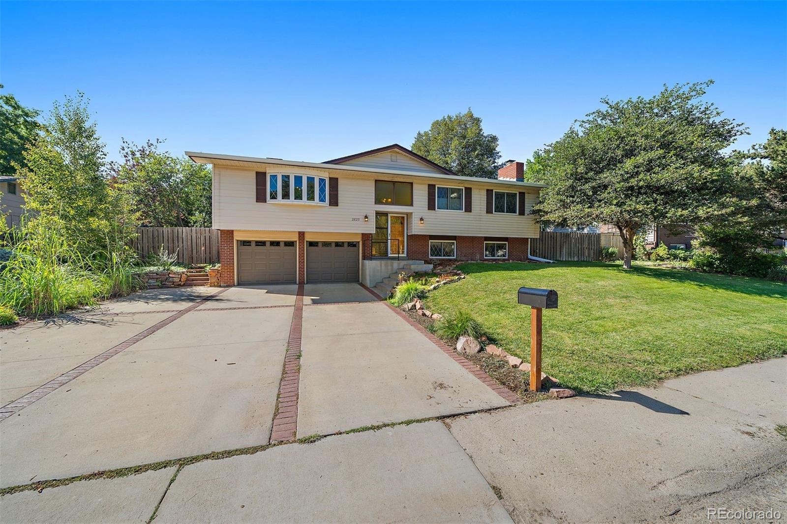 2823 Mountain View Avenue