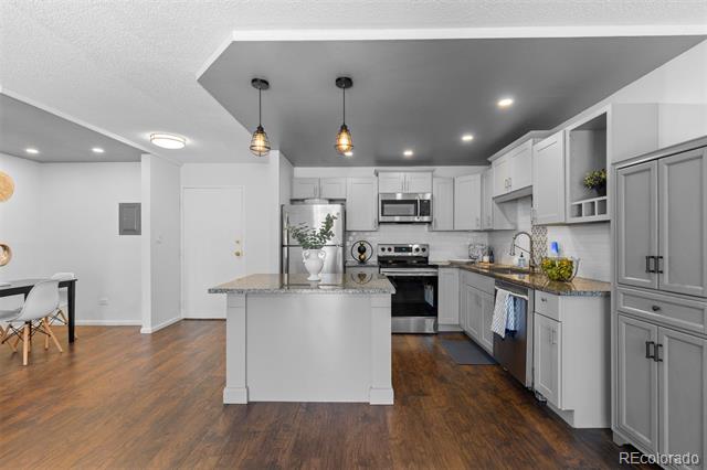 610 S Clinton Street Unit: 10A