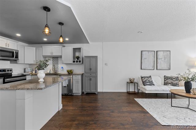 610 S Clinton Street Unit: 10A