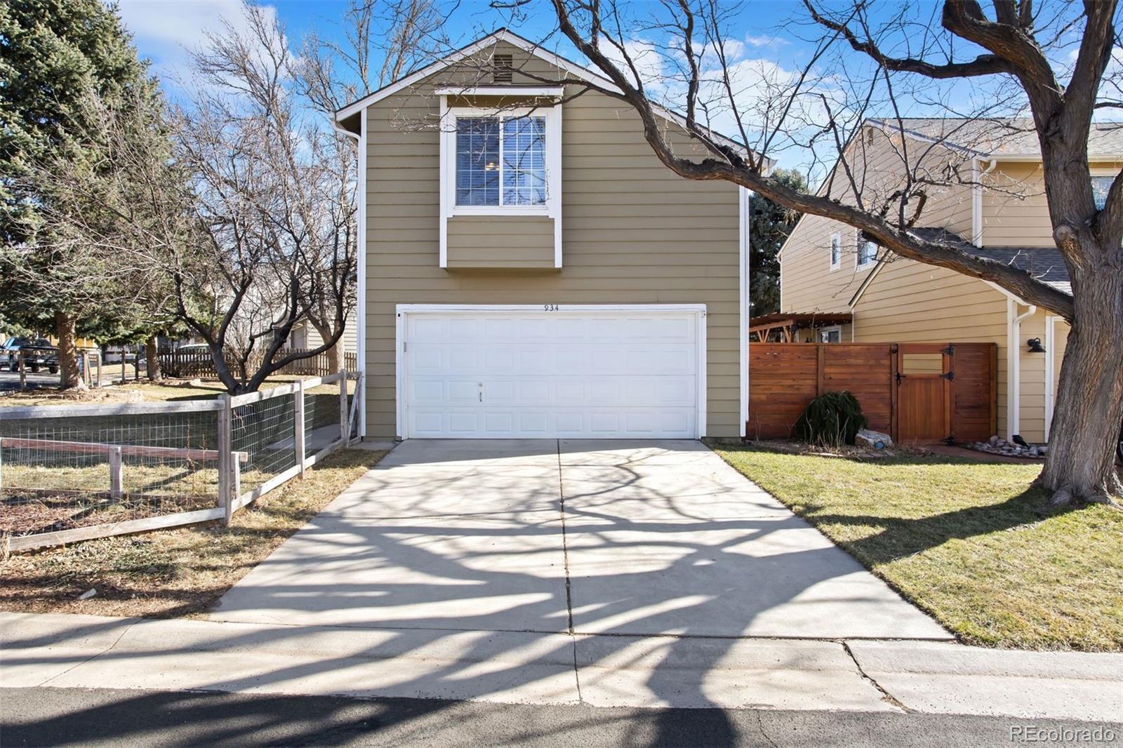934 W Peakview Circle
