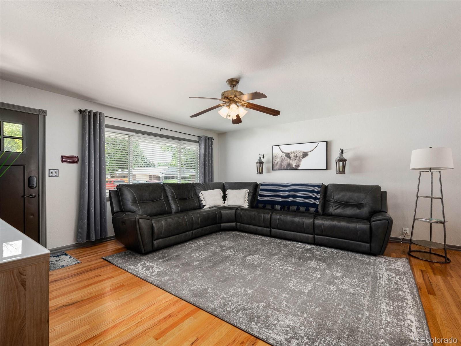 3372 W Saratoga Avenue