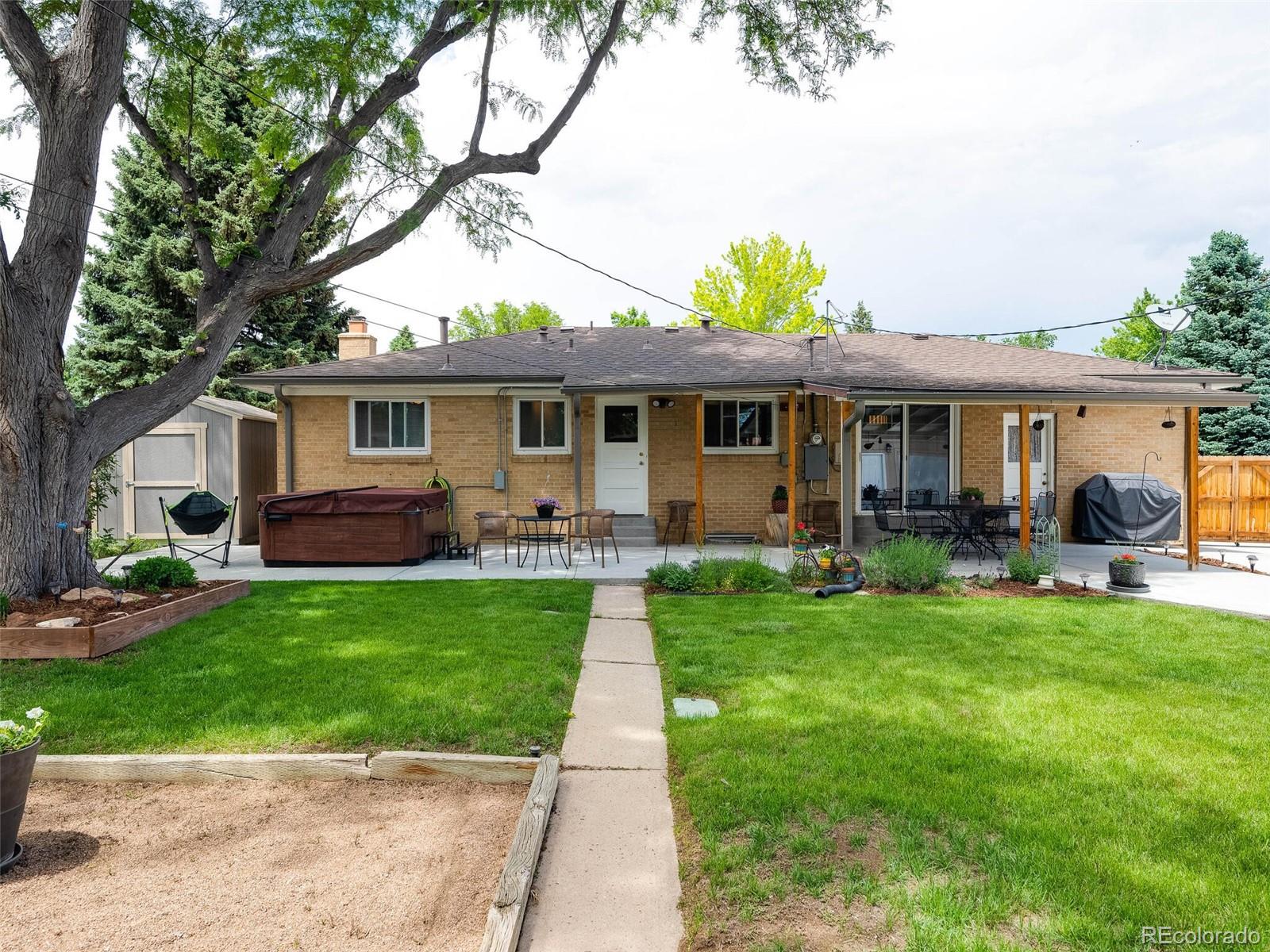 3372 W Saratoga Avenue