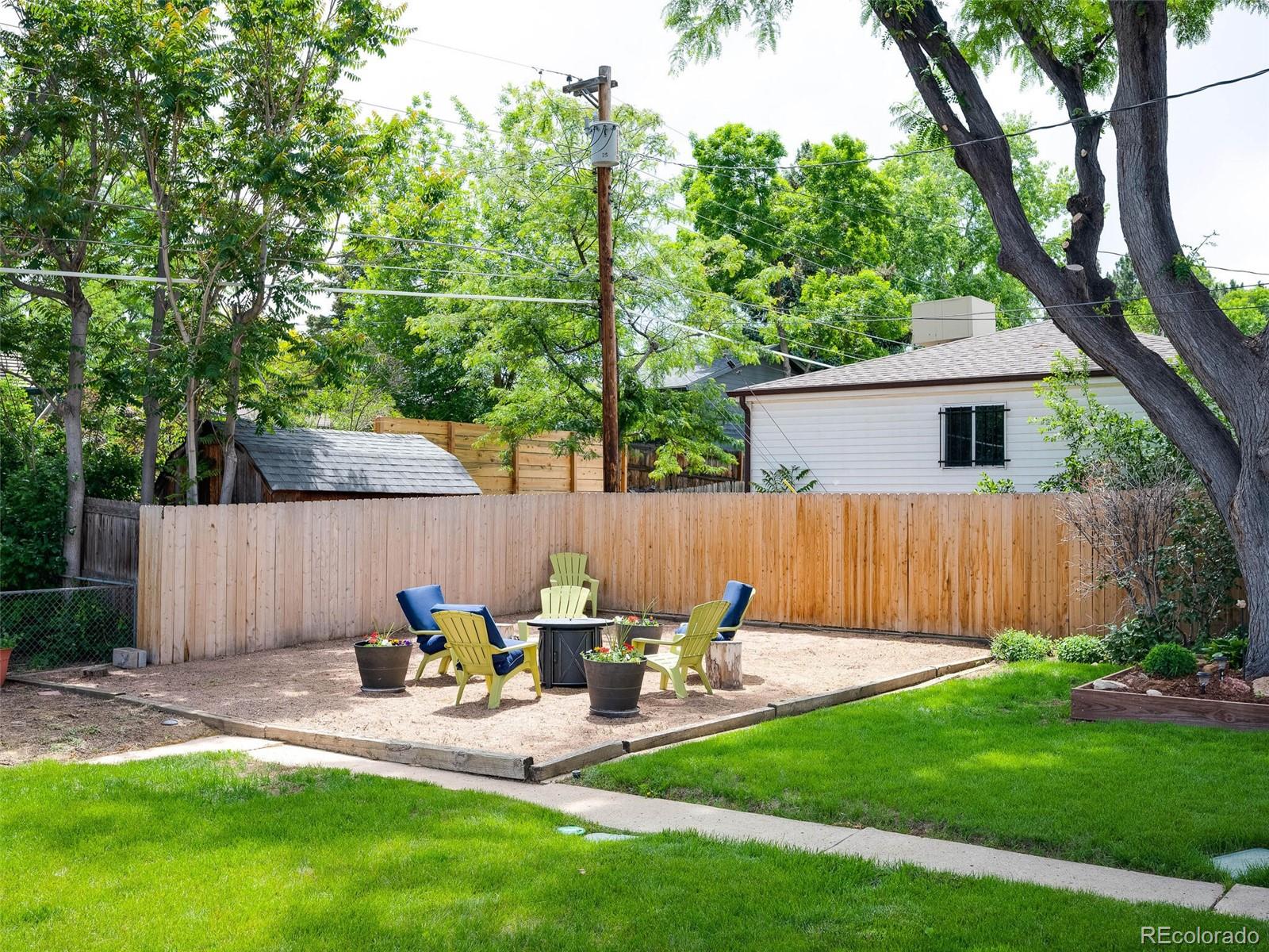 3372 W Saratoga Avenue